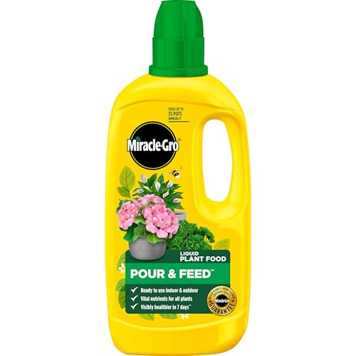 Miracle-Gro Pour & Feed Liquid Plant Food 1L
