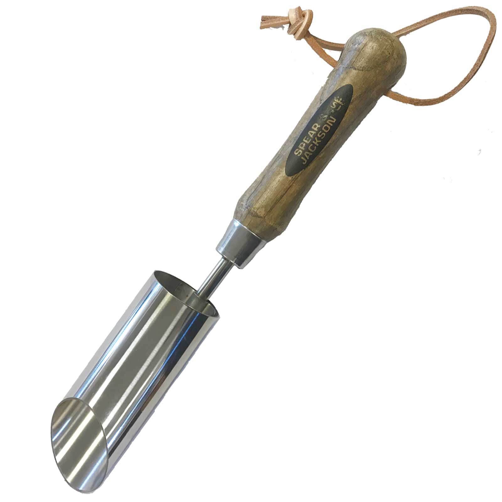 Spear & Jackson | Traditional Stainless Steel Soil Scoop – Pépinière.ca Spear & Jackson | Traditional Stainless Steel Soil Scoop – Pépinière.ca