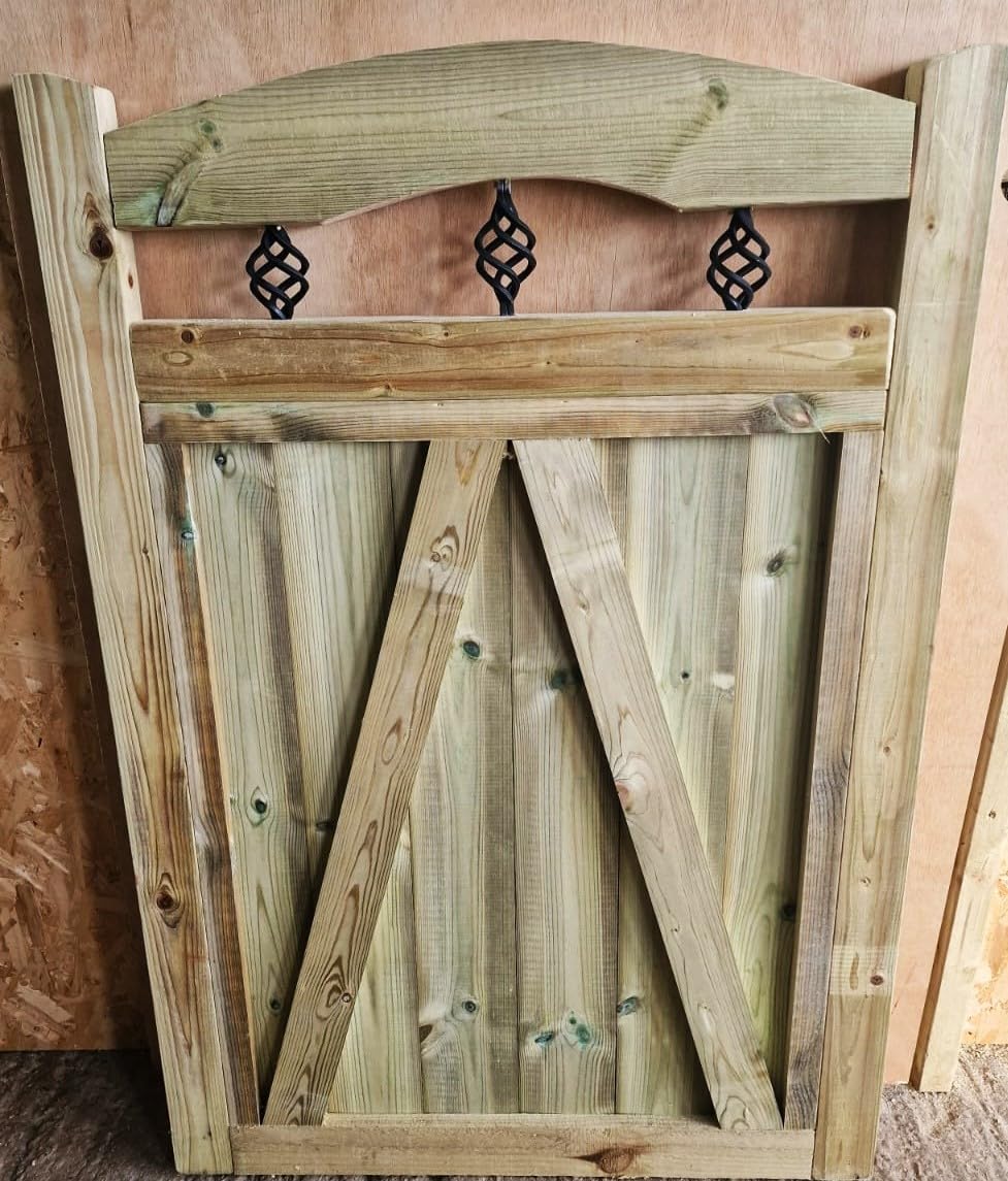 Wooden Garden Dome Gate Pedestrian Gate Wooden Pressure Treated 4ft 120cm,wooden garden gate, garden gates wooden (120 cms High x 83 cms Wide x 5 cms Deep)