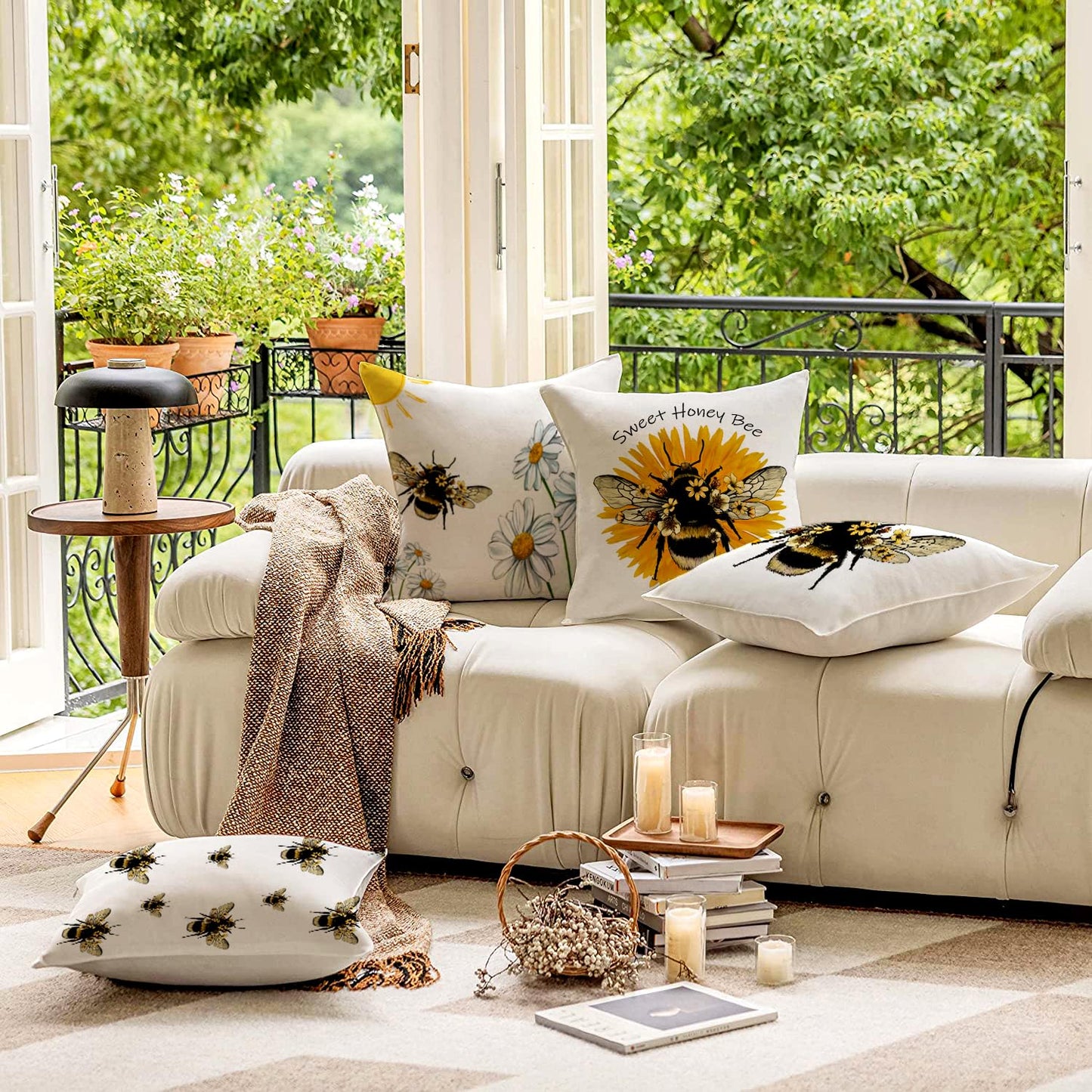 HUASHUZI Cushion Covers Bee Outdoor Waterproof Bee Gifts Design for Women Decorations Throw Pillow Case Set of 4 18x18 inch Home Decor for Sofa Bench Couch Garden Furniture 45x45cm