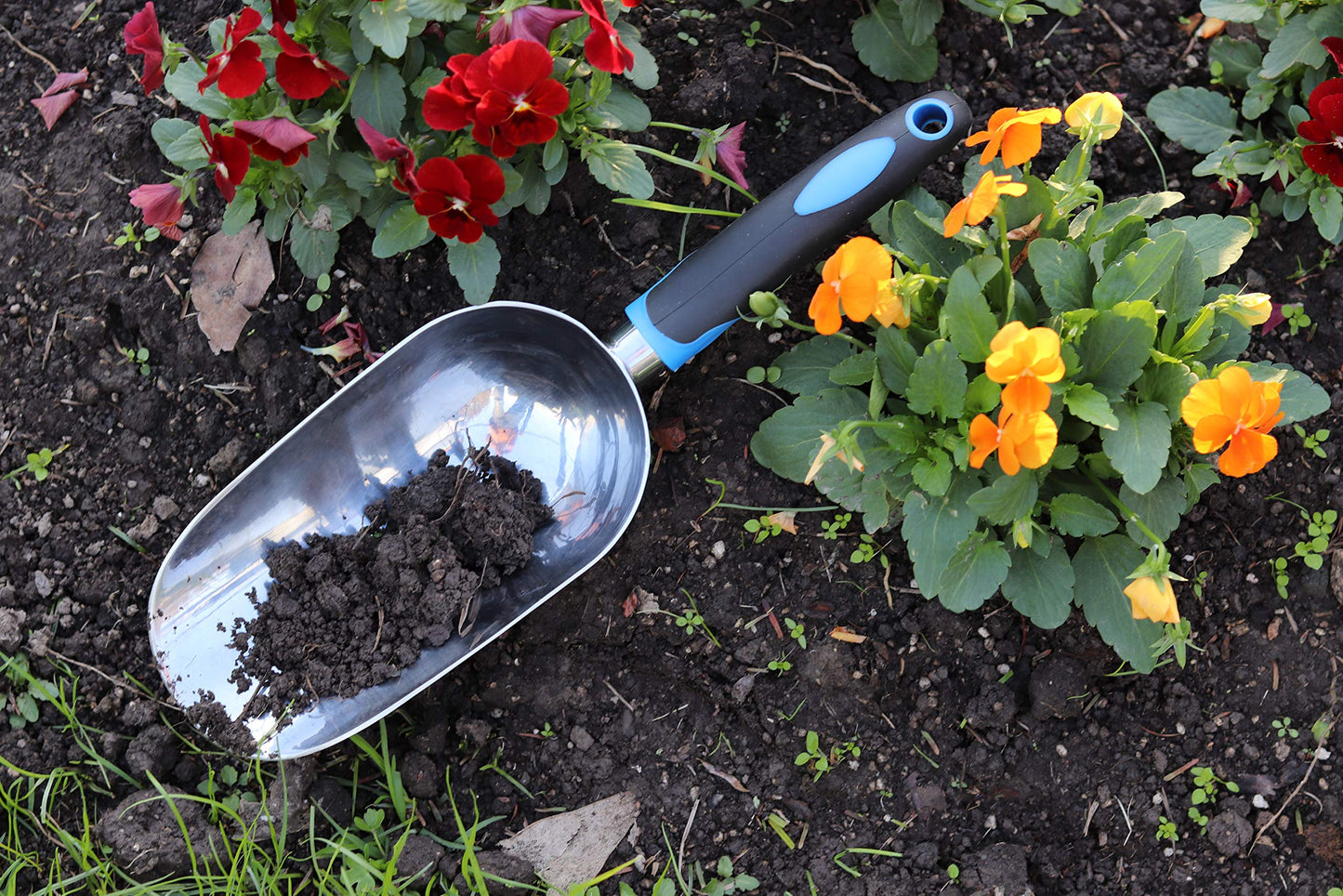 Sinoer Garden Scoop Soil Garden Spade Trowel, Soil Scoop - Extra Large Aluminum Gardening Scoop for Soil, Fertilizer, Feed Scoop - Double Size Moves 2X Volume - Bend-Proof - Comfort Grip Handle