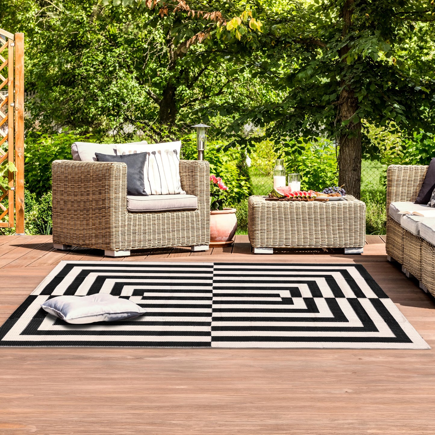 Relsy Outdoor Rug Waterproof Reversible Large 160 x 230 cm Garden Rug, Black & Cream Grid Area Rugs For Garden Outdoor Patio Rug, Camping Mat, Deck, Backyard, Picnic