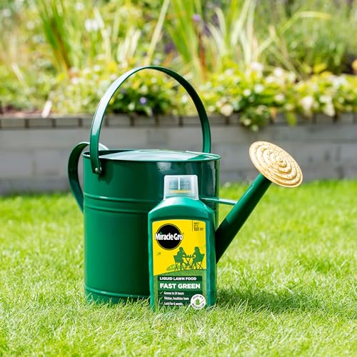 Miracle-Gro Fast Green Lawn Food Concentrated Liquid, 1 litre concentrate, 100 m² coverage
