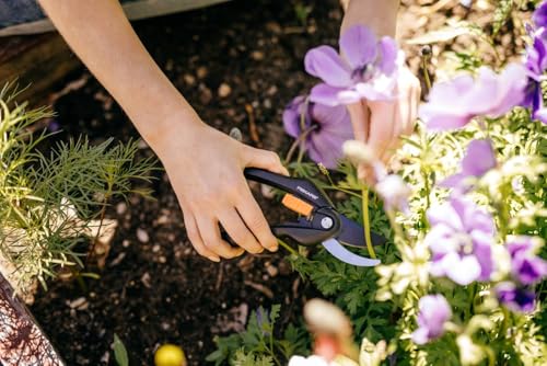 Fiskars SingleStep Pruner Bypass P26, Non-stick coating steel blades, Length: 20 cm, Cutting diameter: 2.2 cm, Black/Orange, SingleStep, 1000567