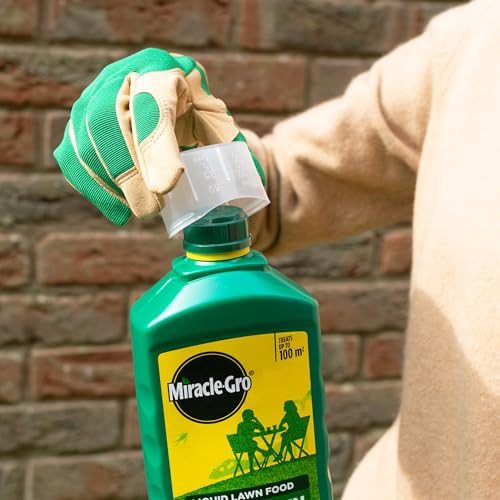 Miracle-Gro Fast Green Lawn Food Concentrated Liquid, 1 litre concentrate, 100 m² coverage