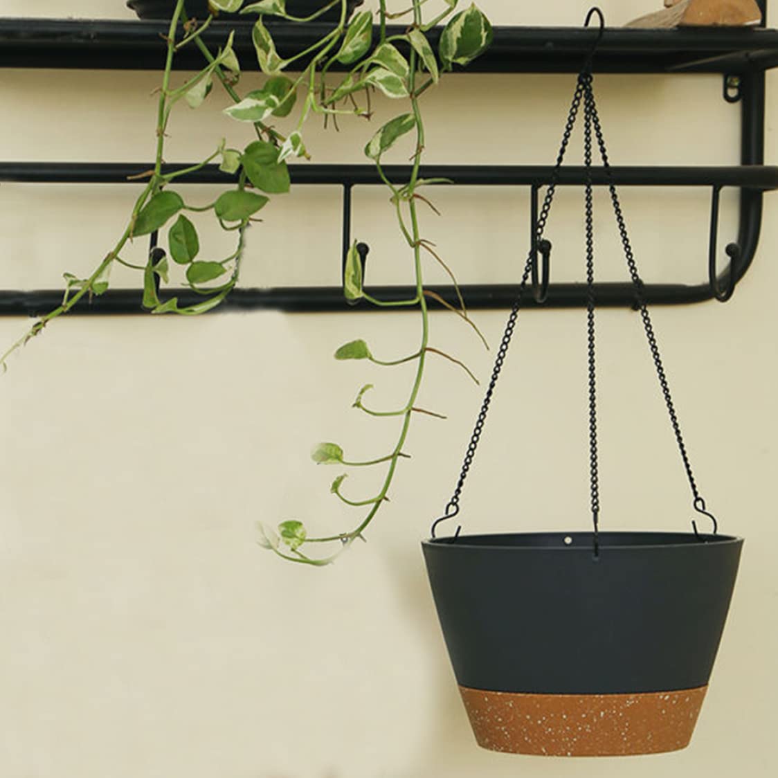 Liummrcy Self Watering Hanging Planter, Self Watering Hanging Planter Basket Plastic Hanging Flower Pot For Home Garden Decor 2PCS