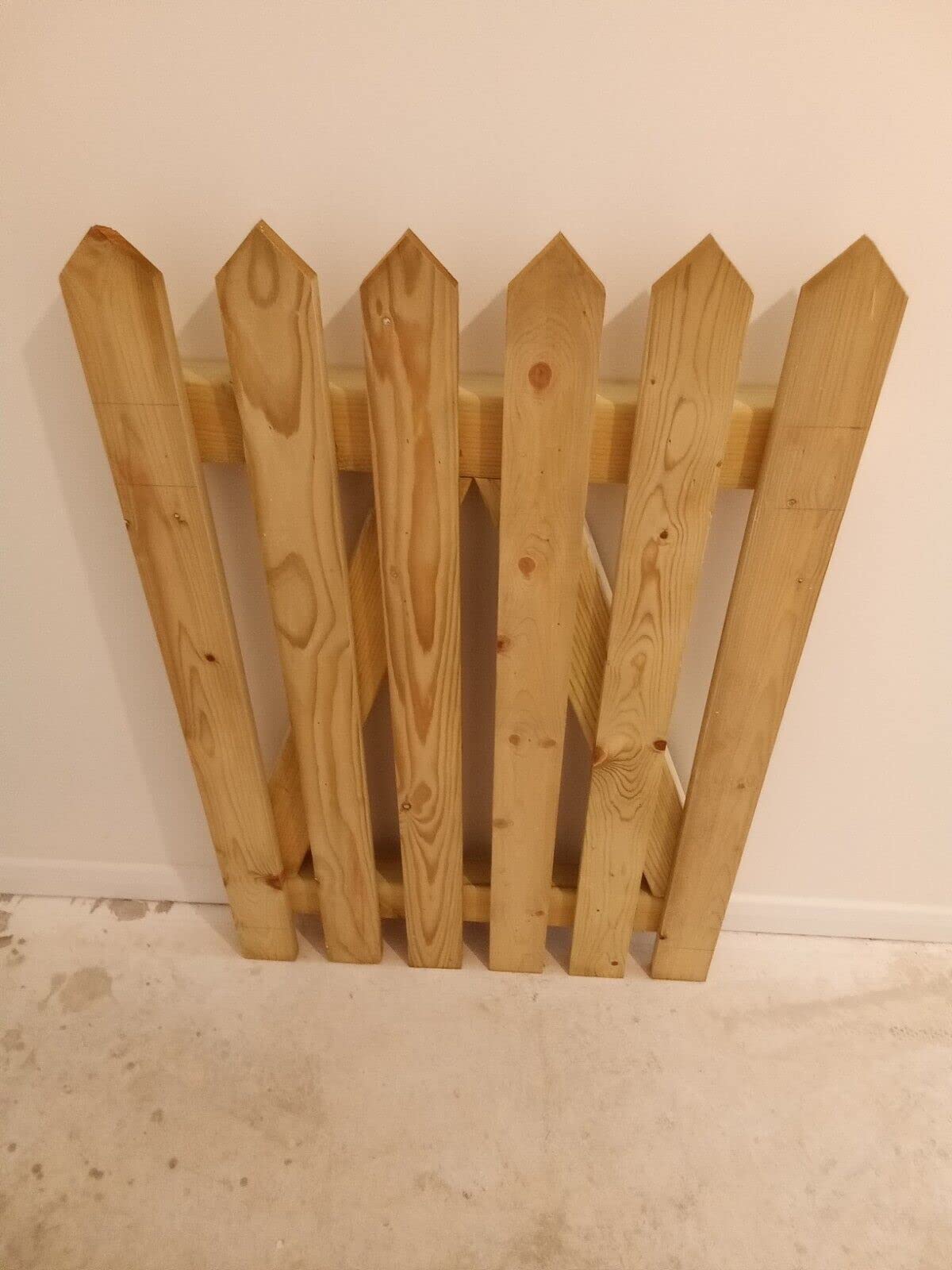 Wooden Spike Top Picket Garden Gate Pedestrian Gate Wooden Pressure Treated 3foot High (90cm High x 90cm Wide x 7 cm Deep)