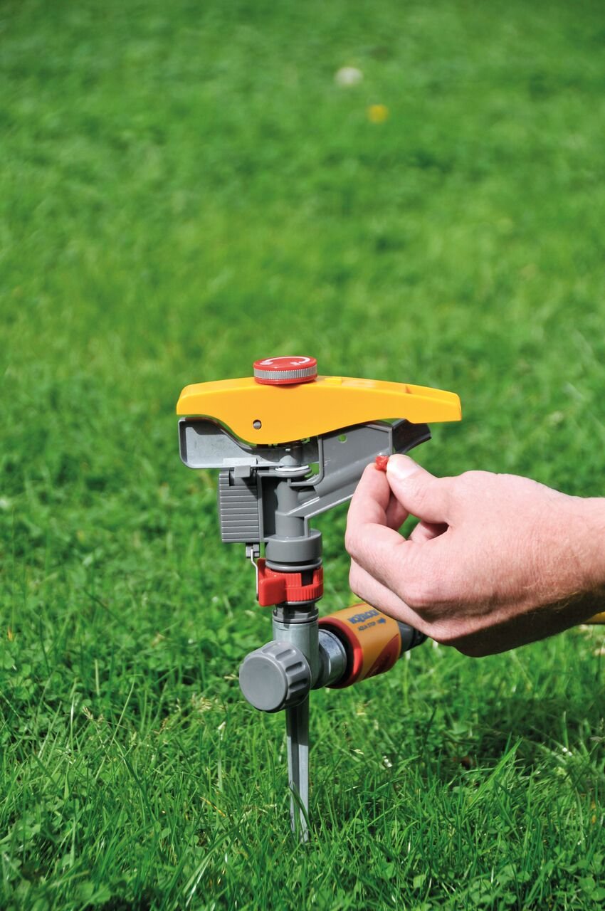 HOZELOCK - Pulsating Sprinkler Plus 450 m² : Large-area Spray Sprinkler, Fully Adjustable, Water Small to Large Circles, Perfect for Lawns and Established Plants [2550 0000]