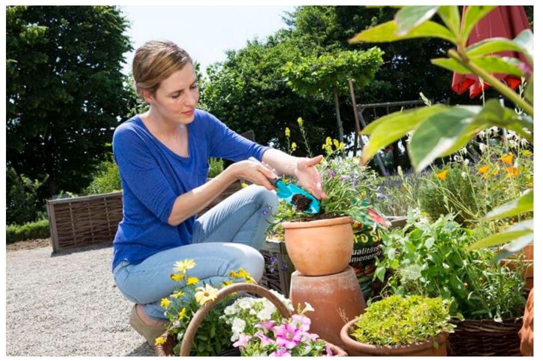 Gardena Classic Hand Trowel: Universal spade for planting and transplanting in the garden and on the balcony, durable steel, corrosion-resistant, ergonomic handle, 8 cm working width (8950-20)