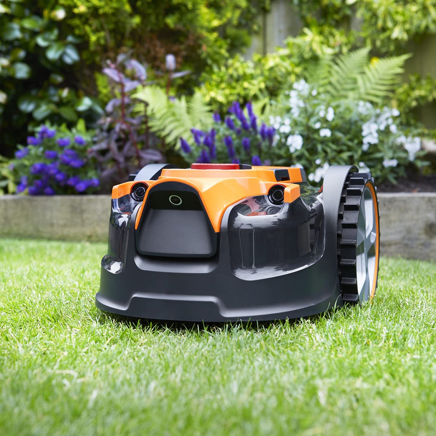 LawnMaster OcuMow® 16 Drop and Mow Robot Lawnmower with MX 24V 4.0Ah lithium battery and fast charger. No Boundary Wire, App or Outdoor Power Socket needed. For small to medium lawns up to 100m2.