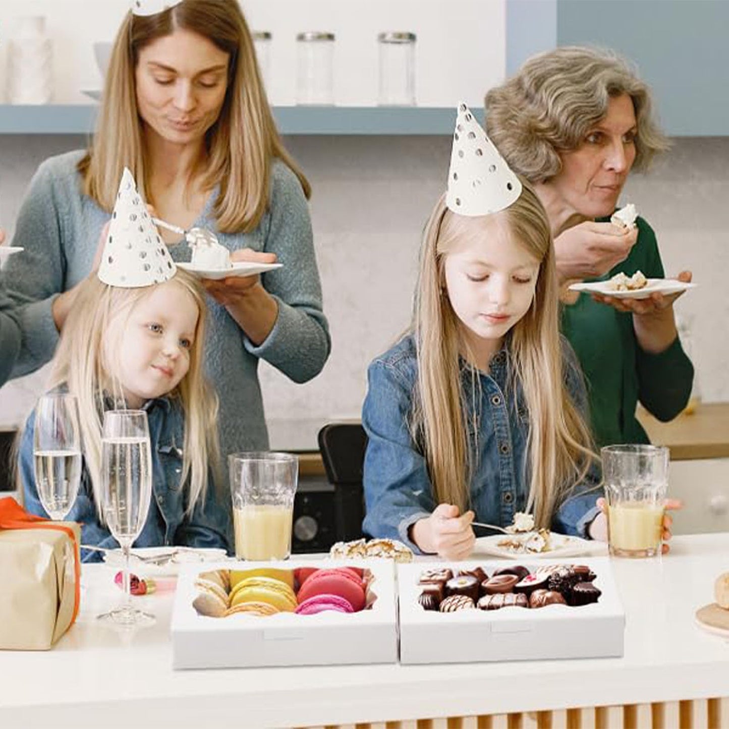 YankMooM 15Pack Cake Boxes with Window,21.5x13.5x5cm White Bakery Boxes with Display Cookie Packing Boxes for Cakes,Donuts,Muffins,Macaroon and Gift Packing