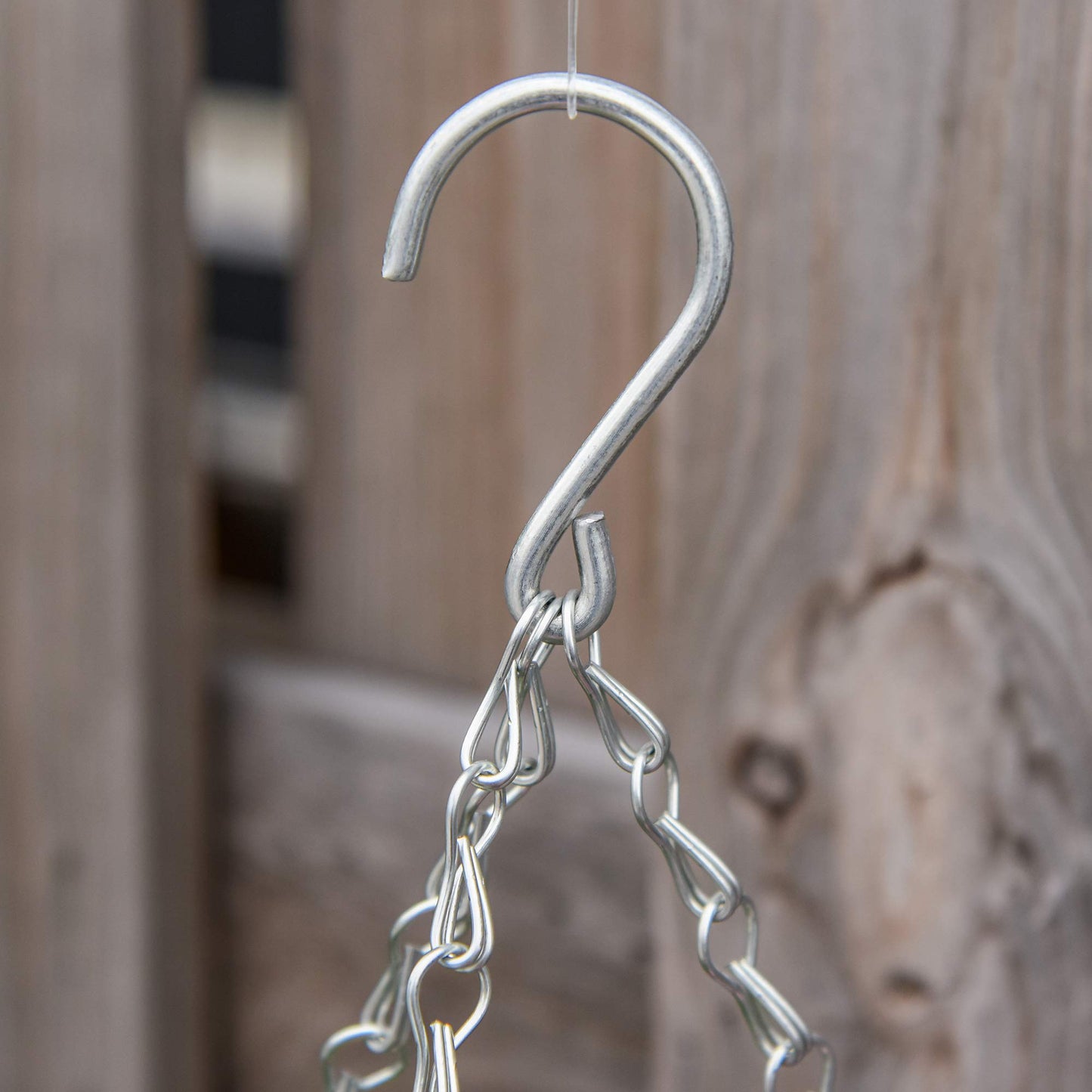 Outsunny Pack of 2 Artificial Lisianthus Flowers Hanging Planter with Basket for Indoor Outdoor Decoration