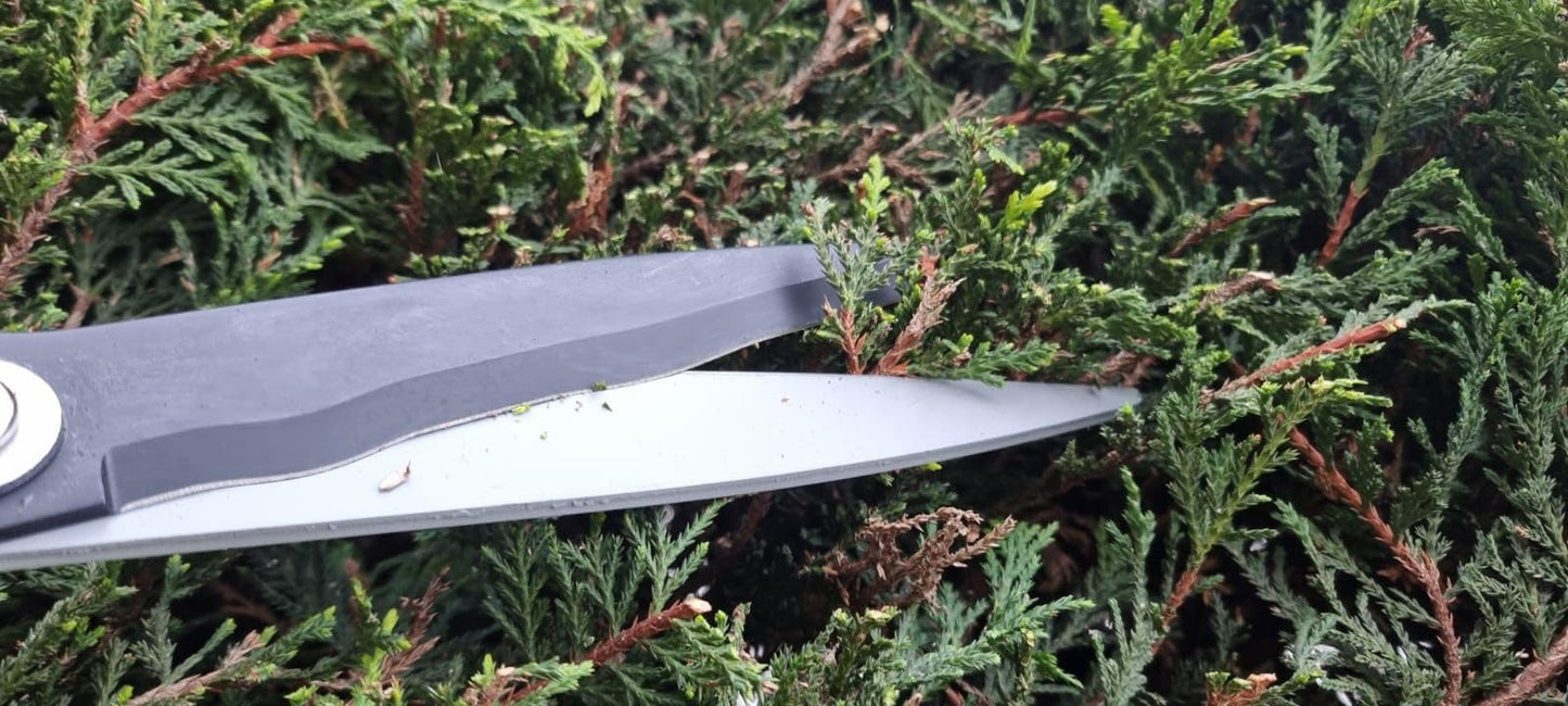 Kimura® Pro Heavy Duty Garden Shears - Premium Hedge Shears with Patented Gearing Technology, Ultra Lightweight Aluminium Handles, Japanese SK5 Steel Blades, Ideal Shears for Gardening - 560mm