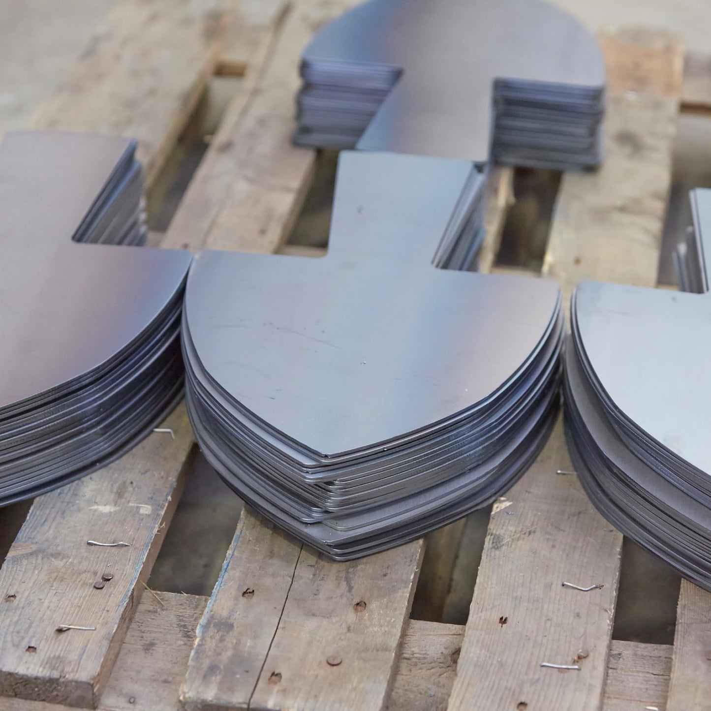 Carters - 28" Long Perennial Spade Garden Spade - Extra Long Handle for Comfortable Use - Designed for Perennial Planting - Ideal for Transplanting & Digging - for Gardening