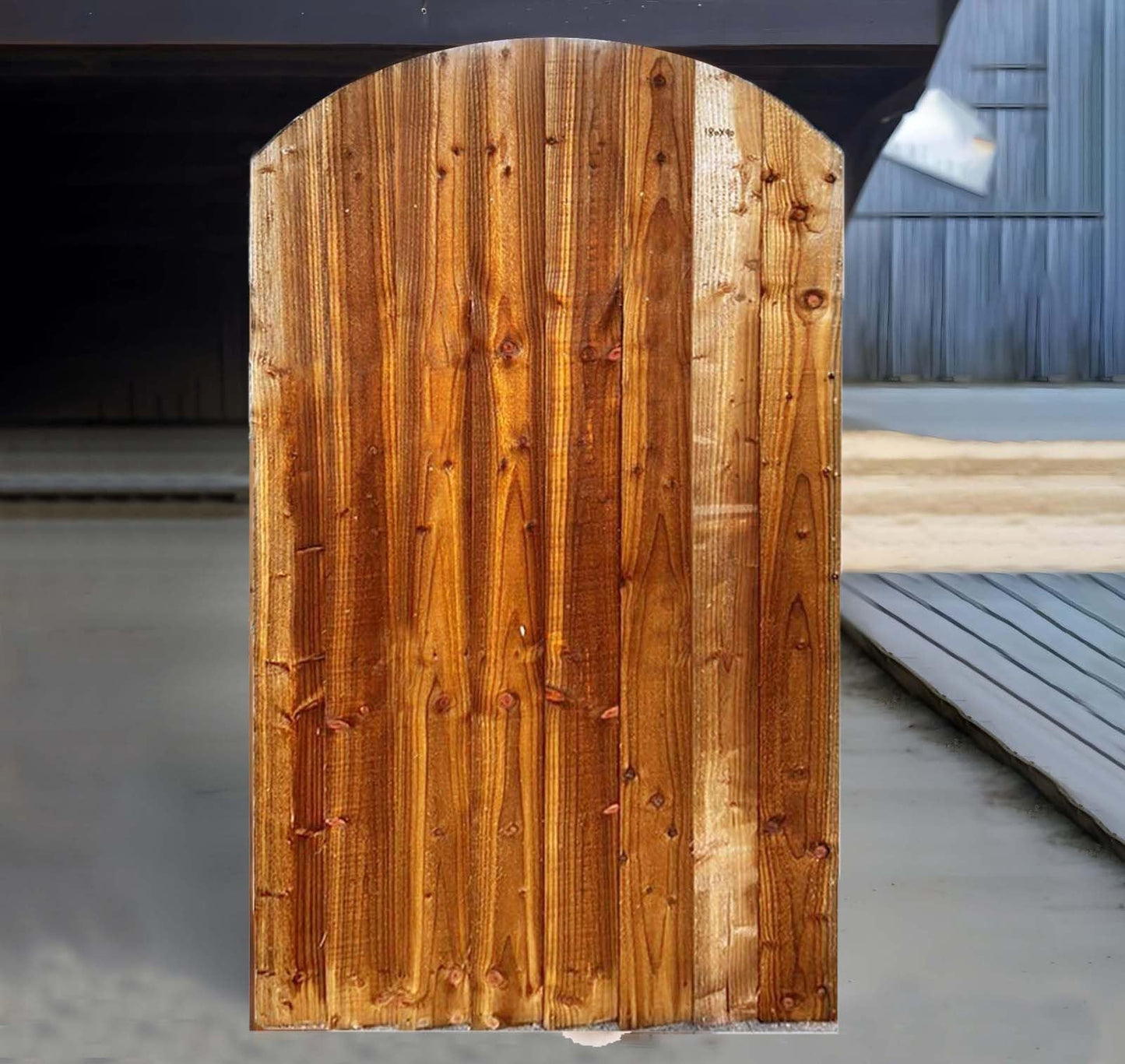 BEDS PLANET Feather Edge Dome Flat Top Gate, Wooden Pressure Treated, Semi-Braced Strong Garden Gate, Timber Gate for Garden (180cm High x 90cm Wide x 6cm Deep)