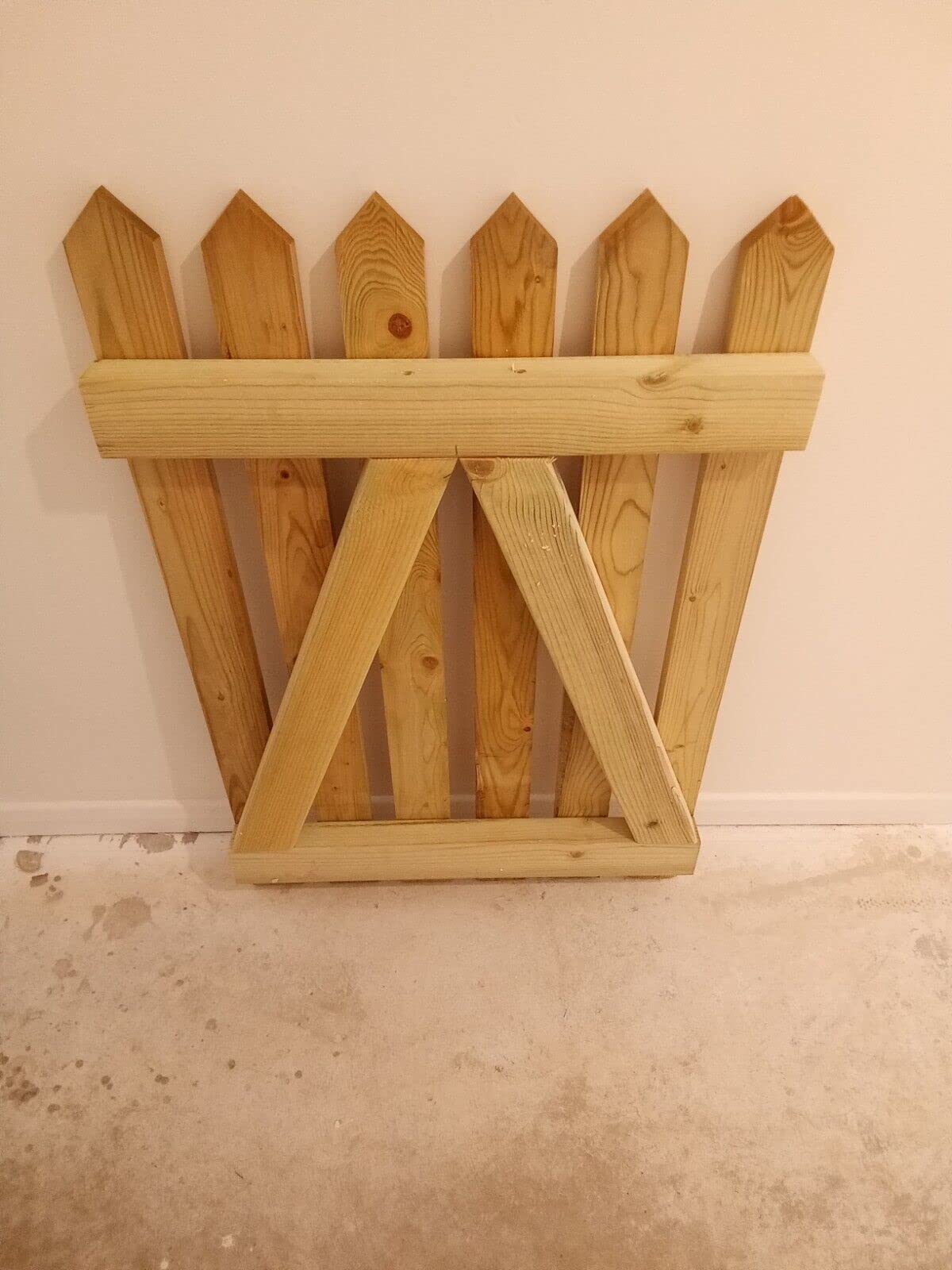 Wooden Picket Garden Gate Pedestrian Gate Wooden Pressure Treated 4 foot High (120cm High x 83cm Wide x 7cm deep)