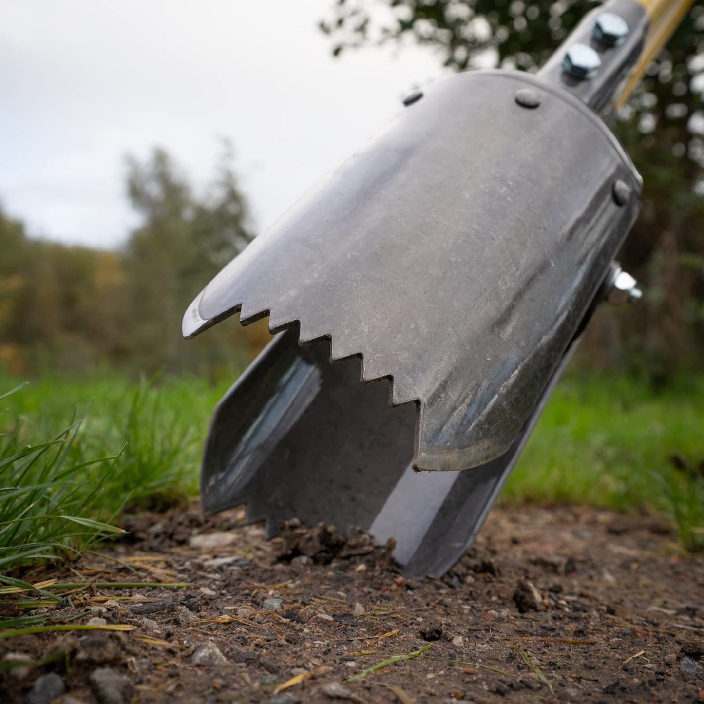 Roughneck Sharp Edge Posthole Digger 1.46m, Yellow