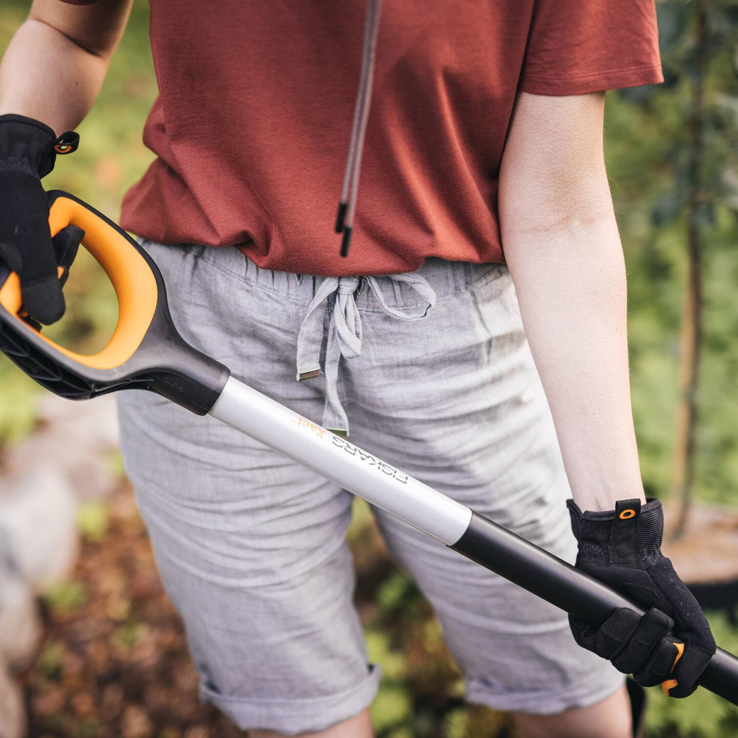 Fiskars Gardening Shovel for hard and rocky soils, Pointy, Length: 120 cm, Reinforced boron steel, Black/Orange, Xact, 1066729