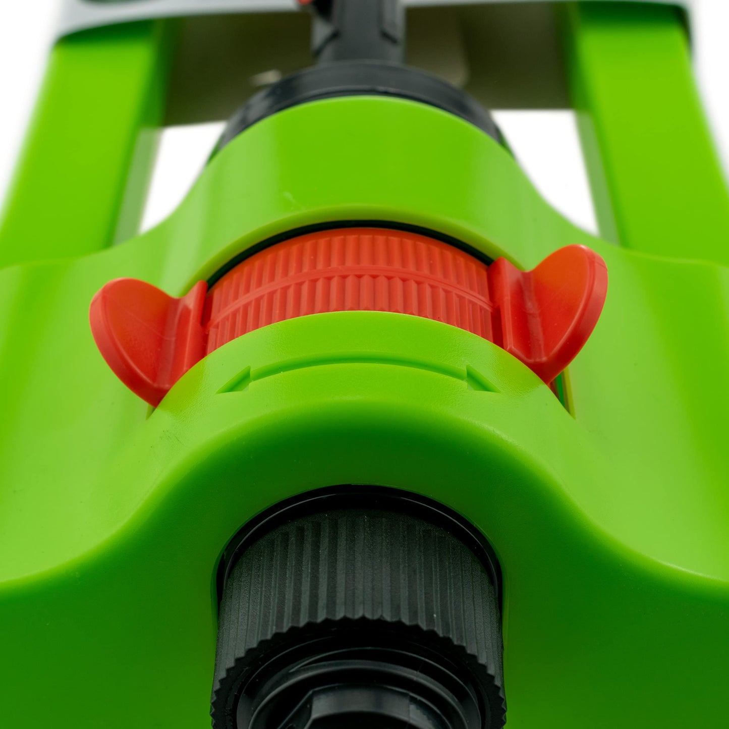 Garden lawn/grass adjustable lawn bar oscillating sprinkler Easy to use sprinkler for lawns and borders,adjustable oscillating action with wider stable base and universal click hose connection