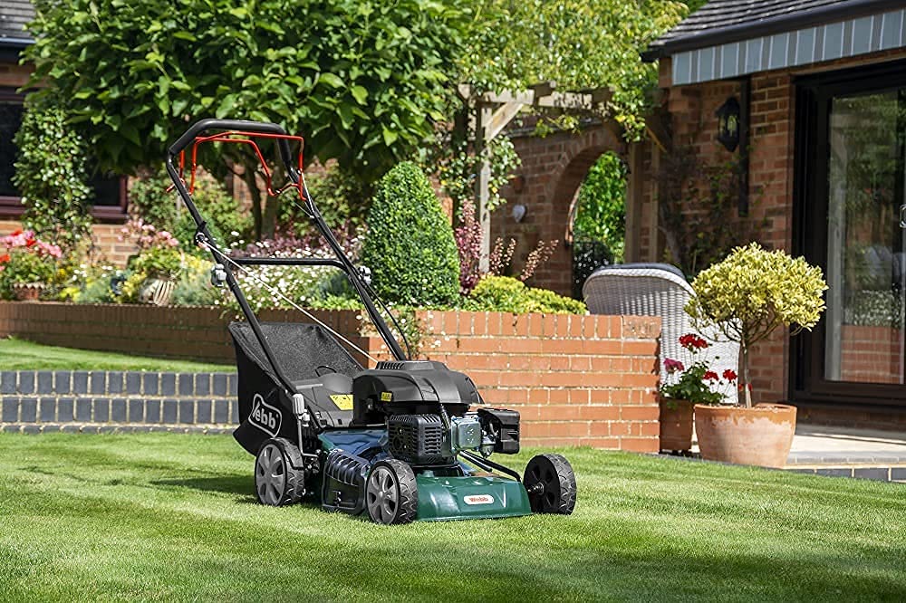 Webb WER460SP 18"/46cm Self Propelled Rotary Petrol Lawnmower, 141cc Engine, 7 Cutting Heights, 55L Collection Bag - 3 Year Guarantee