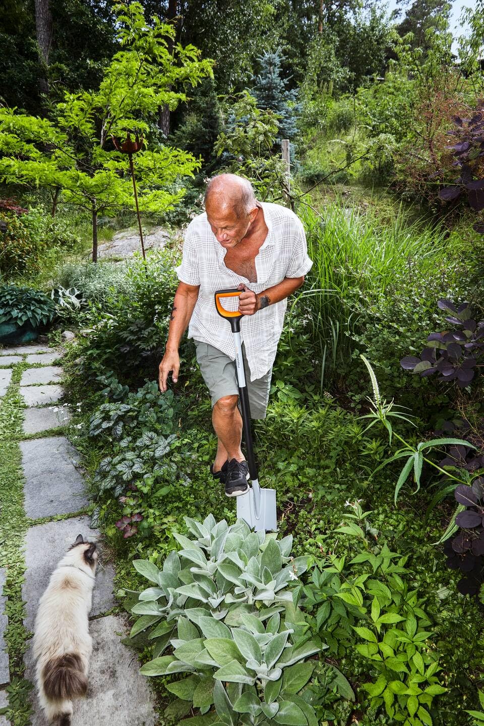 Fiskars Gardening Shovel for hard and rocky soils, Pointy, Length: 120 cm, Reinforced boron steel, Black/Orange, Xact, 1066729