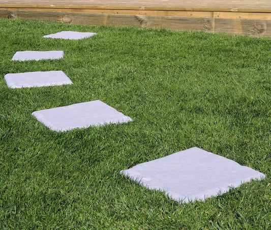 4 x Plastic Patio Stepping Stones – Easy To Install Lightweight Weatherproof Concrete Effect Anti-Slip Square Paving Slabs – Ideal for an Outdoor Garden Pathway or Patio, Each Measure 30 x 30cm