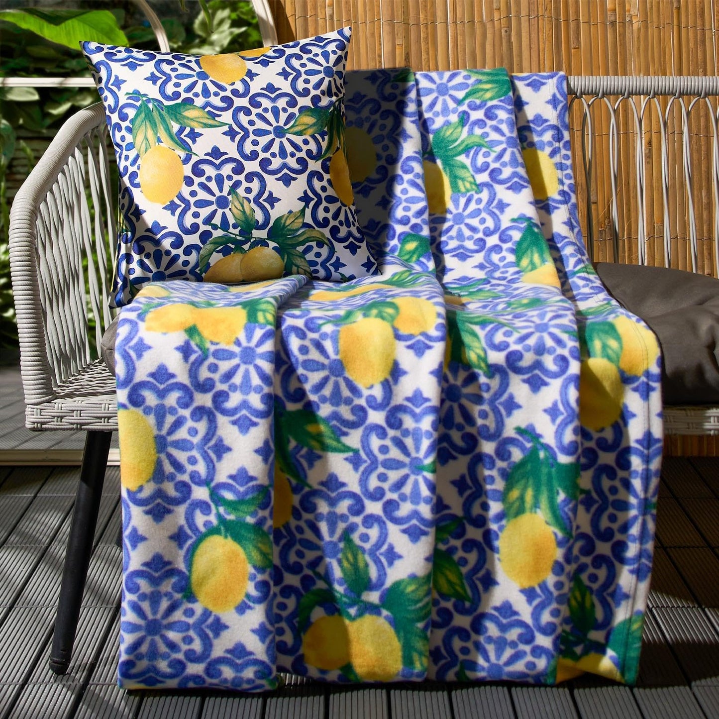 OHS Outdoor Cushions Lemon Print 45 x 45, Water Resistant Garden Furniture Cushions Sofa Cushion Covers for Inners Super Soft Comfy Decorative, Blue Pack of 2