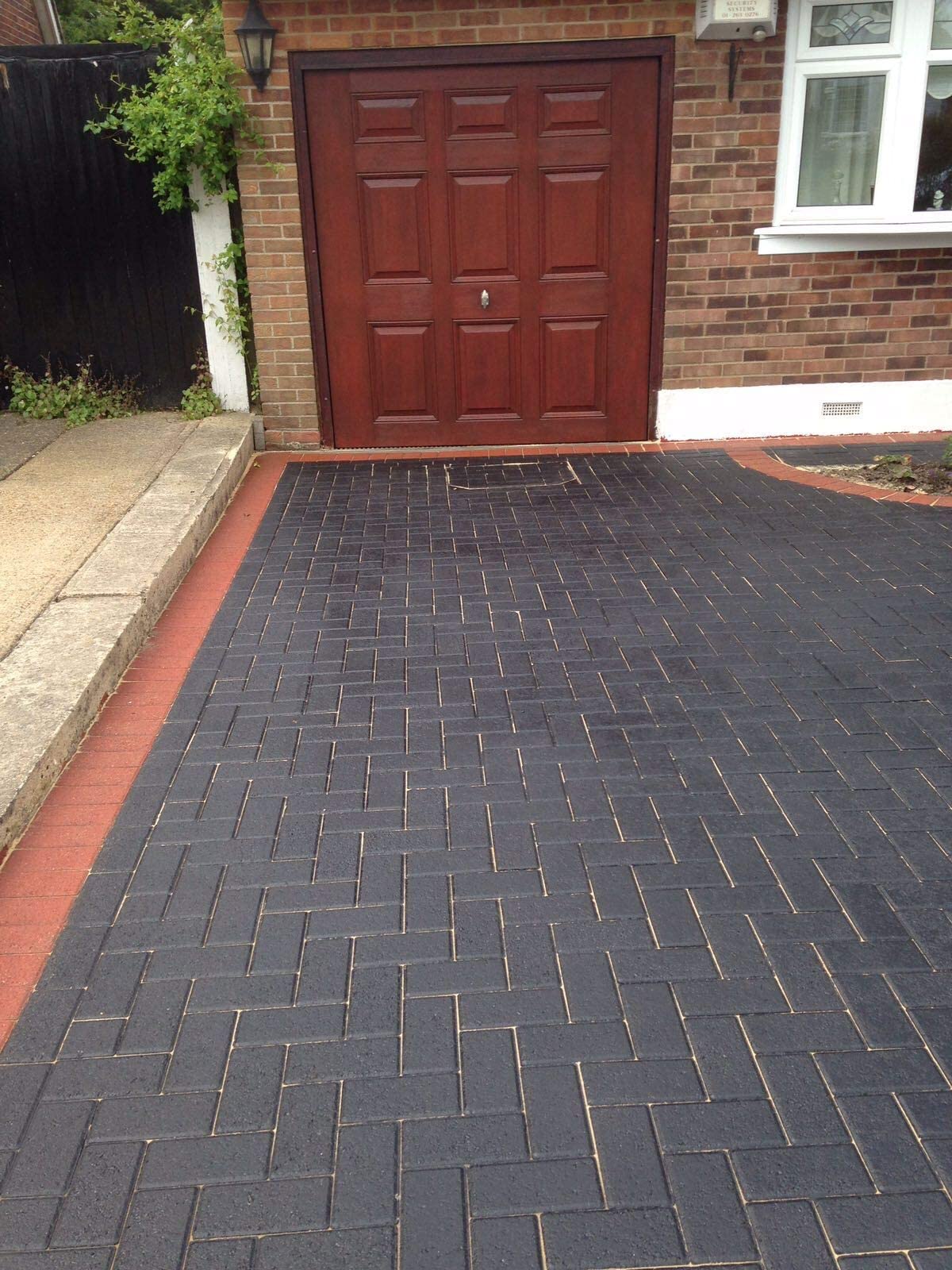 Smartseal ‘Block Magic' – A Re-colouring Block Paving Sealer. Superior to a Concrete Paint - Transform Old Block Paved Drives or Patios - Easy to Apply 5 Litre (Black)