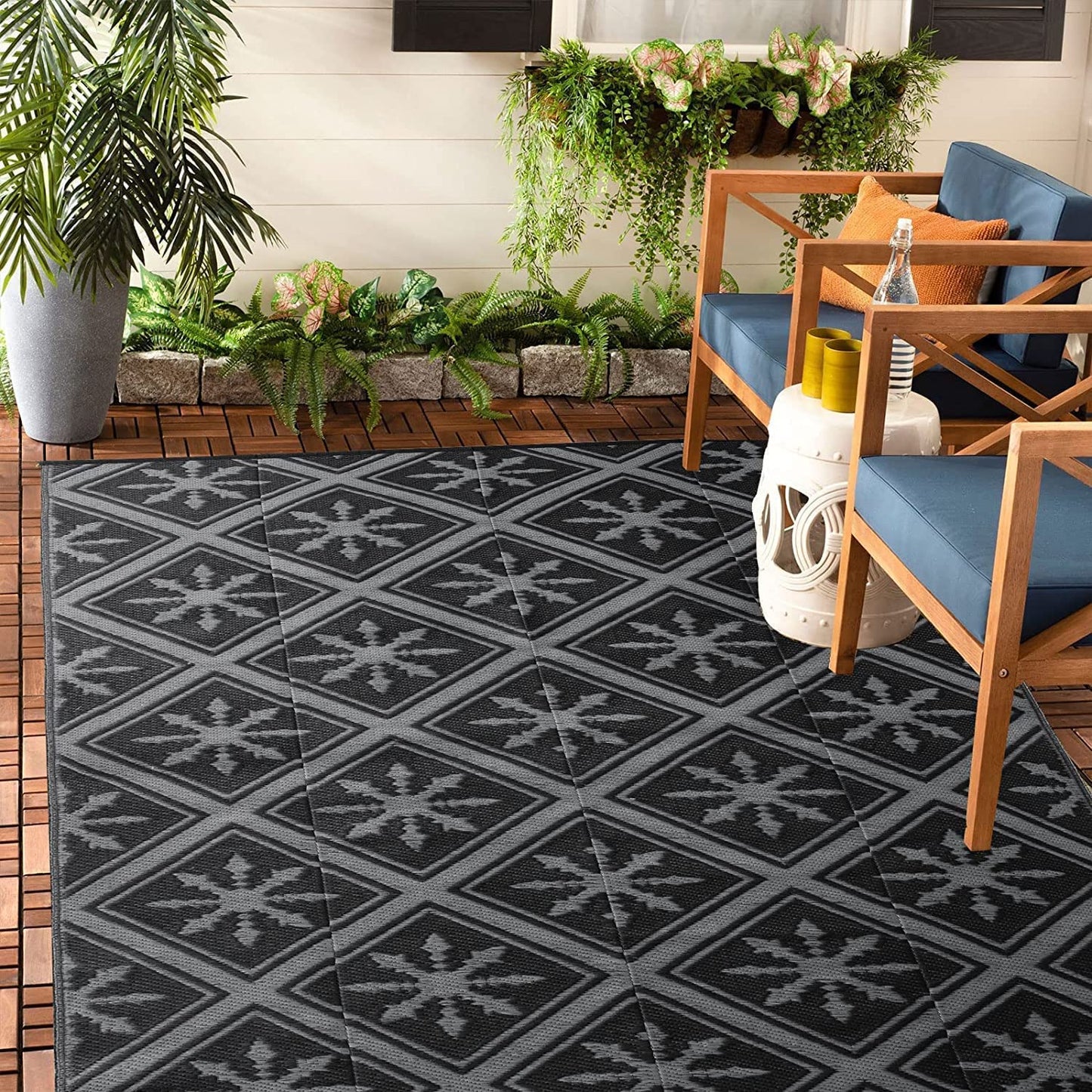 Enipate Outdoor Rugs for Patios Waterproof, 4x6ft Reversible Easy Cleaning Garden Rug, Portable Comfortable Woven Geometric Outdoor Carpet (Black & Grey)
