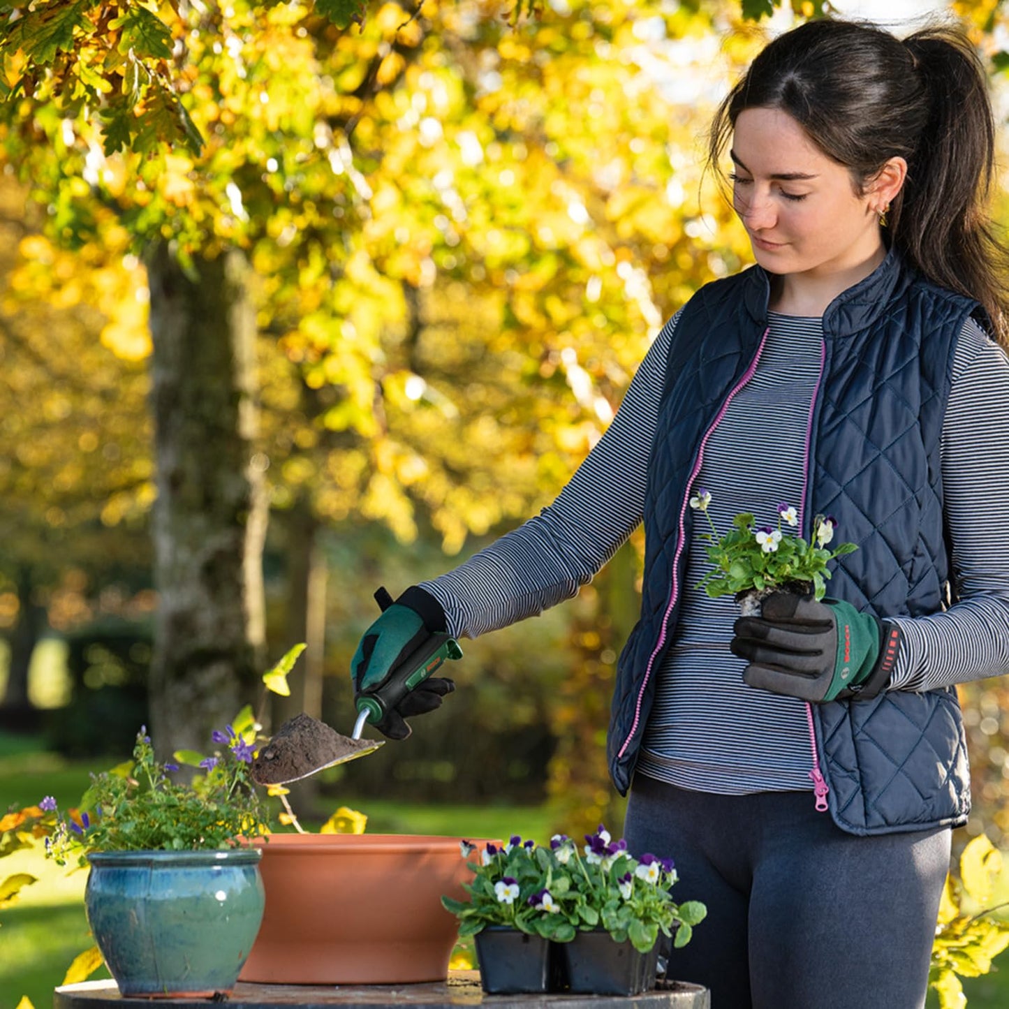 Bosch Garden Hand Tool Trowel (for Digging Or Weeding, Robust, Stainless Steel, Soft Grip Handle, Egonomic Design)