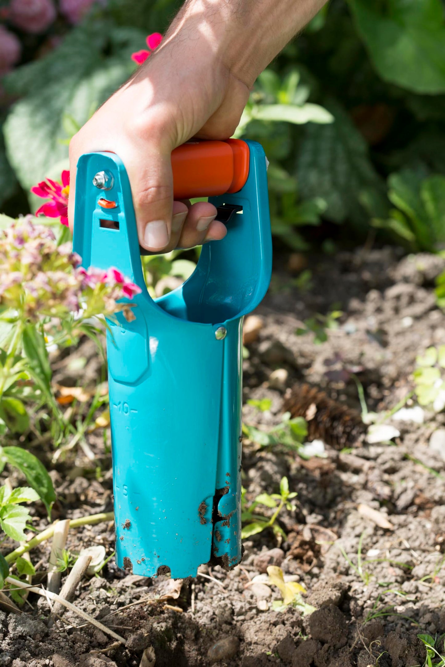 GARDENA Bulb Planter: Ideal garden accessory for planting flower bulbs, with automatic release and depth scale, planting assistant of steel with a Duroplast coating (3412-20)