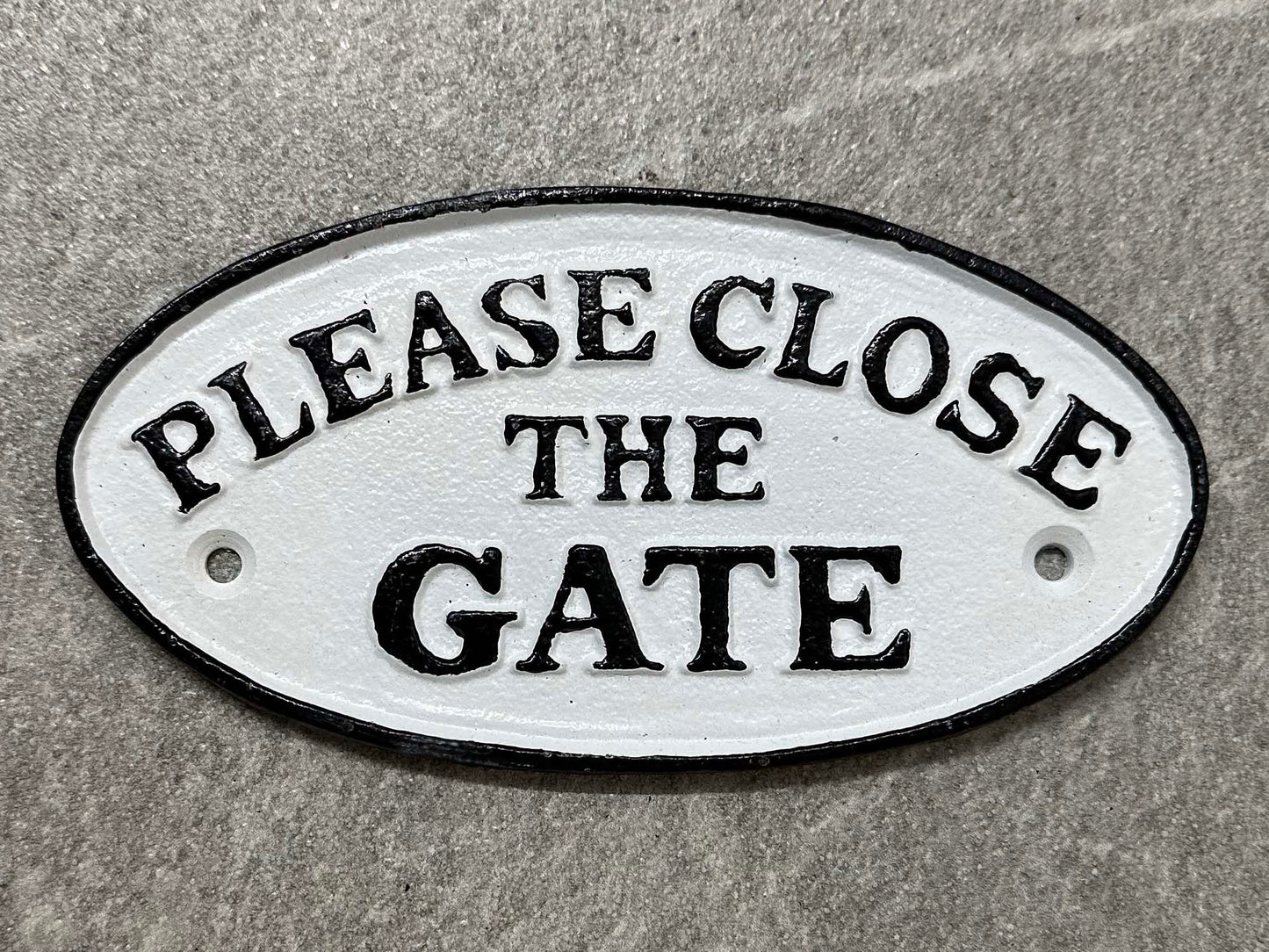 Please Close The Gate Sign With Screws Cast Iron Plaque 17.5cm Traditional Black White Rustic Finish 7inch Keep Children Pets Safe Easy Read Simple Fix Metal Garden Sign Wooden Gates