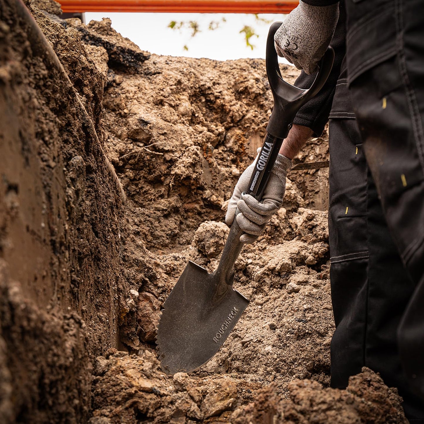 Roughneck Gorilla Sharp-Edge Micro Shovel, Heavy-Duty Round Blade, Short Shaft for Slicing, Digging & Opening Bulk Bags in Small, Compact Spaces – 690mm (27”), Yellow/Grey