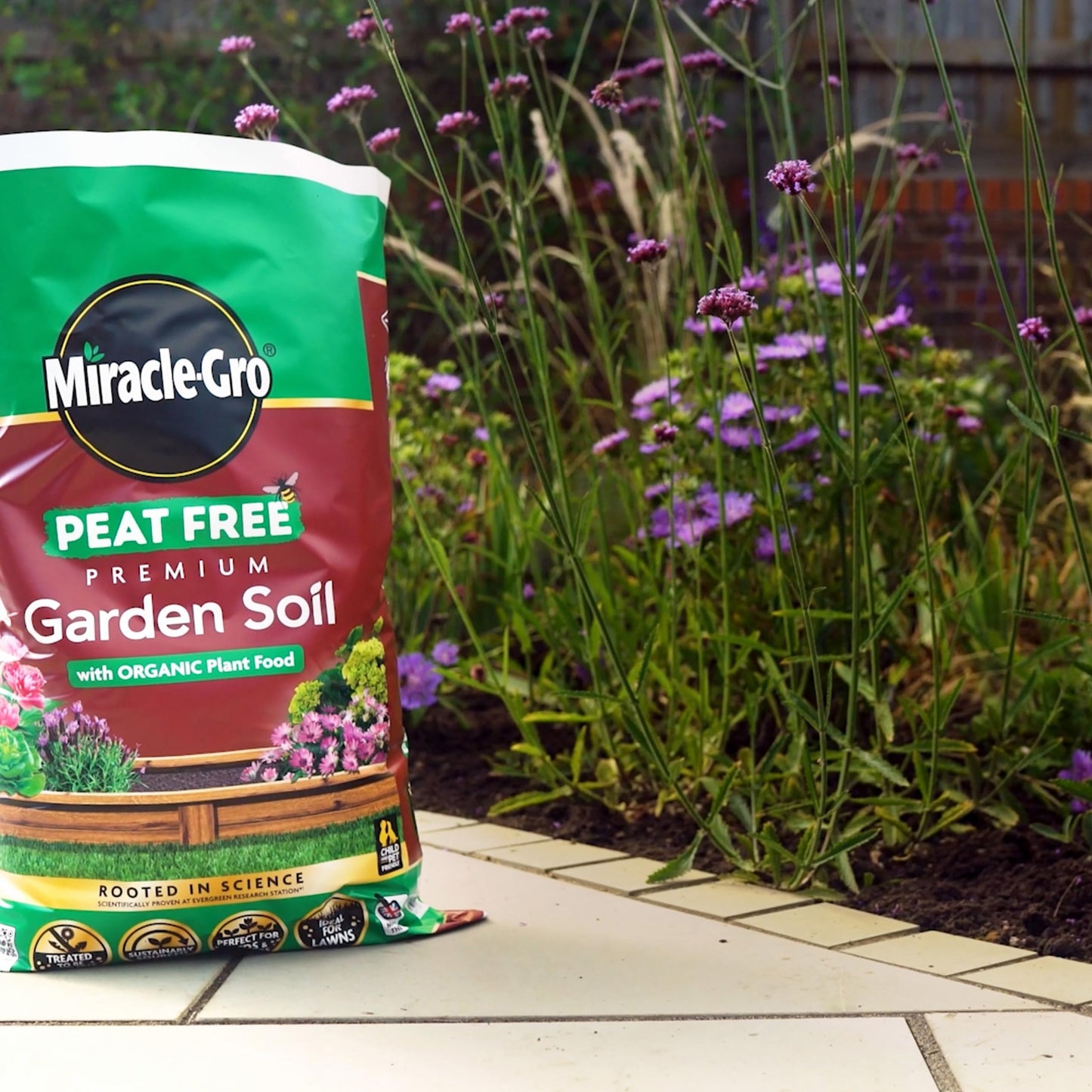 Miracle-Gro PEAT FREE Premium Garden Soil, 30 litre