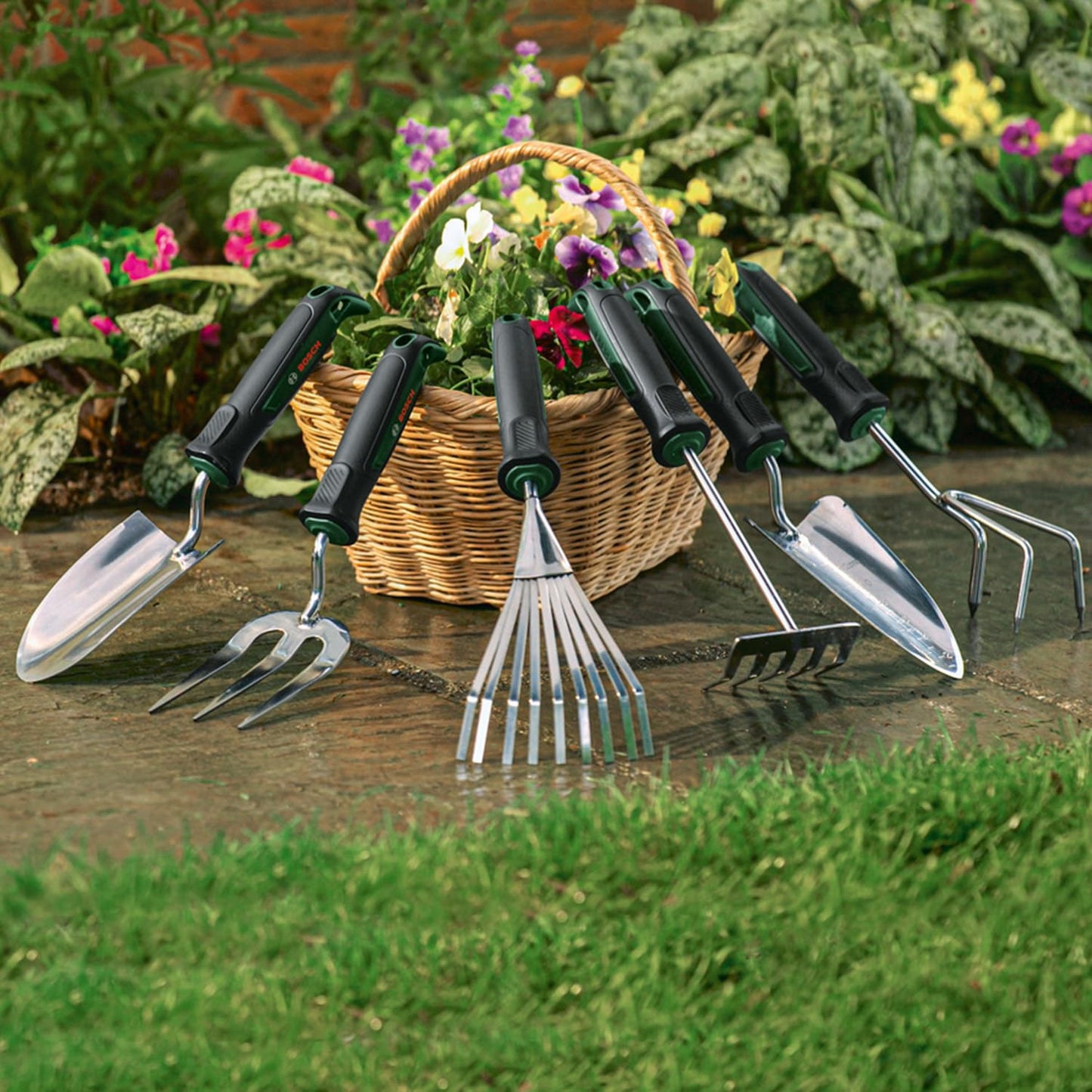 Bosch Garden Hand Tool Trowel (for Digging Or Weeding, Robust, Stainless Steel, Soft Grip Handle, Egonomic Design)