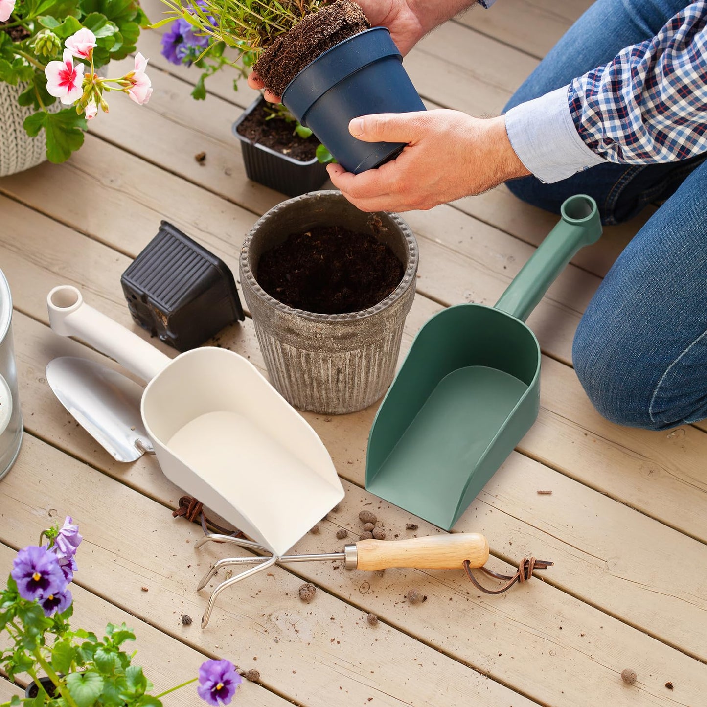 Lezevn 2pcs Plastic Scoop Handy Garden Scoop Multifunctional Cleaning Shovel for Gardening, Digging, Planting, Cultivation