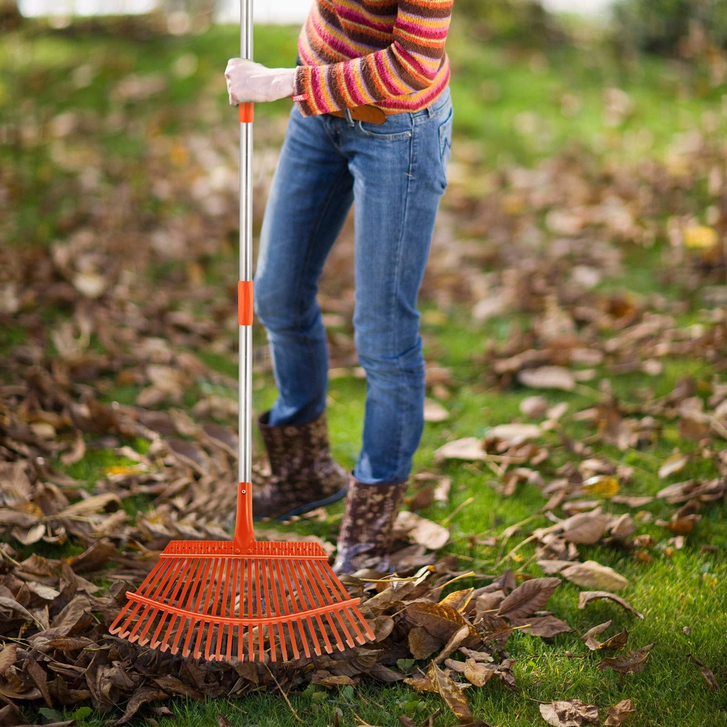 KPUY Steel Garden Rake for Lawn, Telescopic Leaf/Grass Rake, 98cm-165 cm Adjustable Handle - 25 Tines Durable Steel Head&Garden Gloves for Quick Clean Up of Lawn and Yard(Tangerine)
