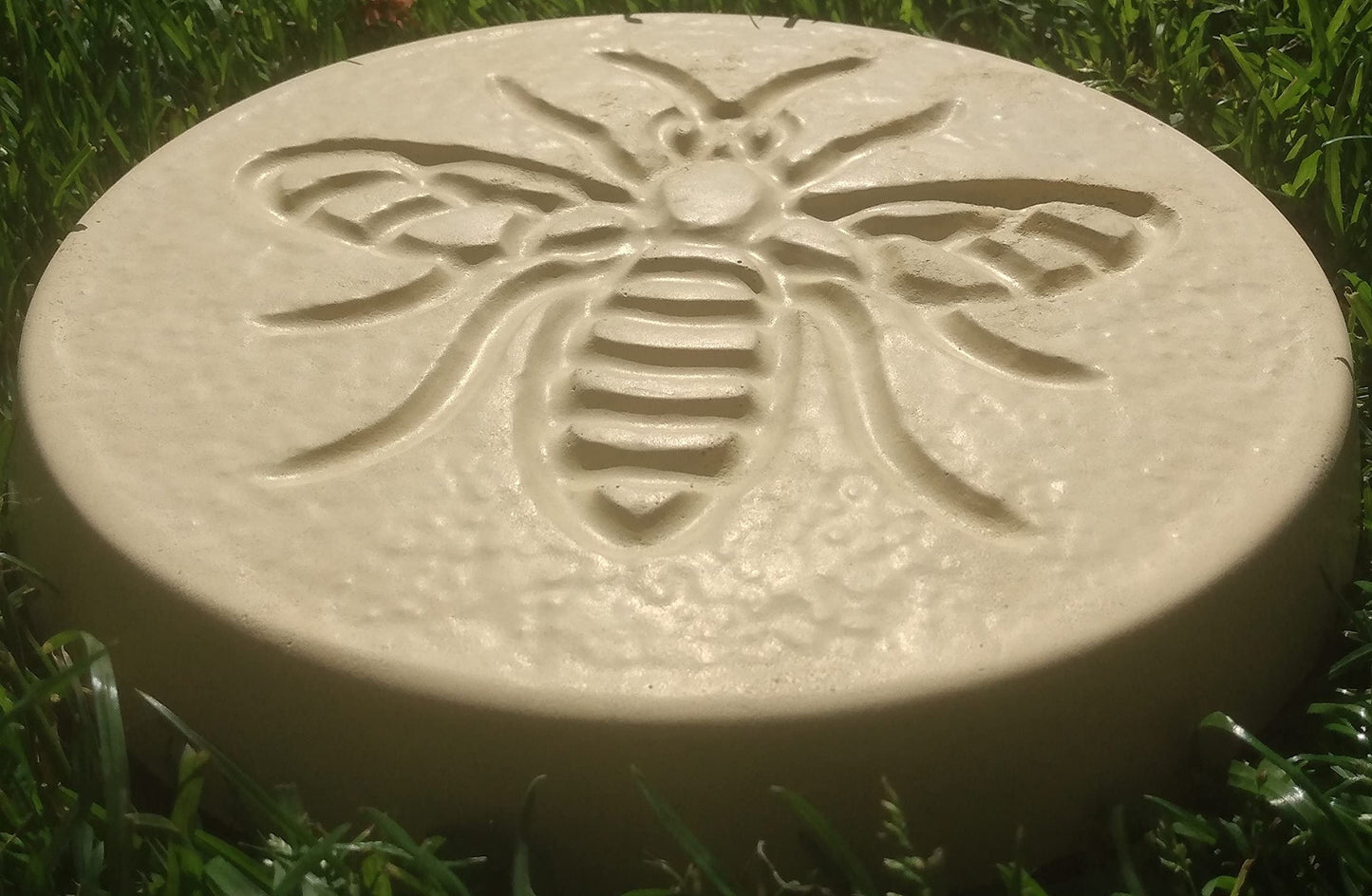 Bee Design Garden Stepping Stones | Buff | Pack of 6 | Coloured Concrete