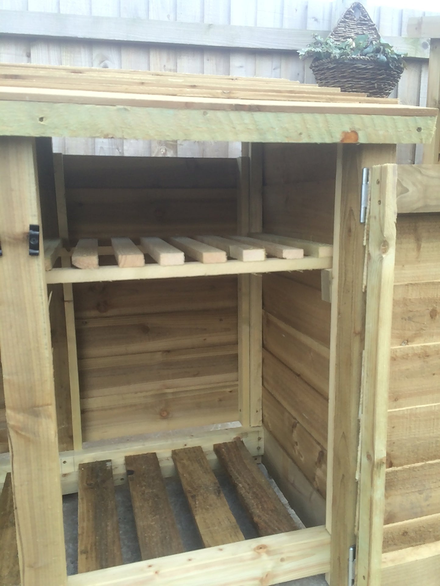 GIDLEIGH 4ft TALL WOODEN LOG STORE/GARDEN STORAGE, WITH DOORS AND KINDLING SHELF HEAVY DUTY, HAND MADE, PRESSURE TREATED