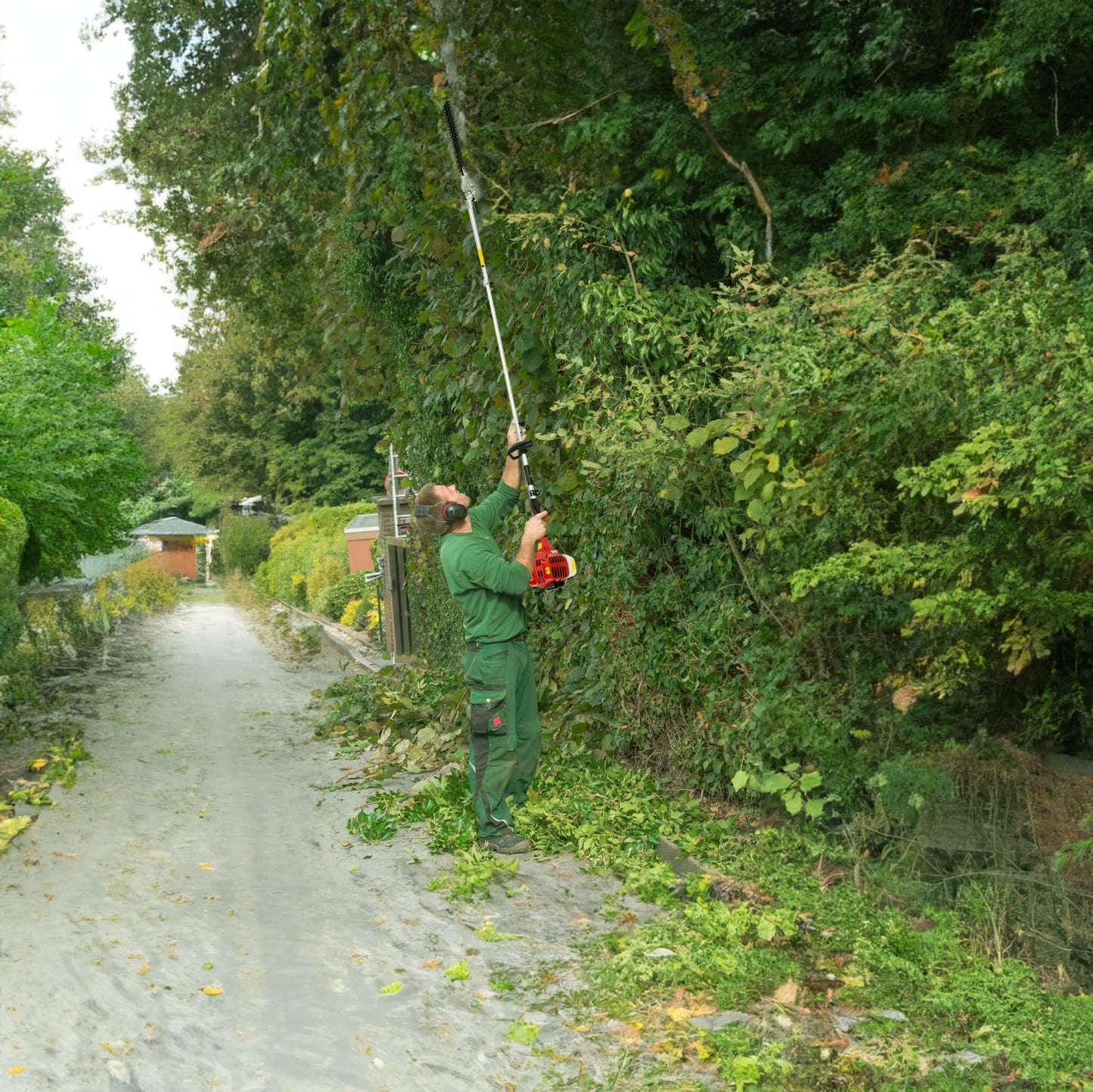 BU-KO 52cc Long Reach Petrol Hedge Trimmer and 75cm Extension Pole, Precision Trimming for Tall Hedges & Bushes, Easy to Use, High Performance, Durable Steel Blade