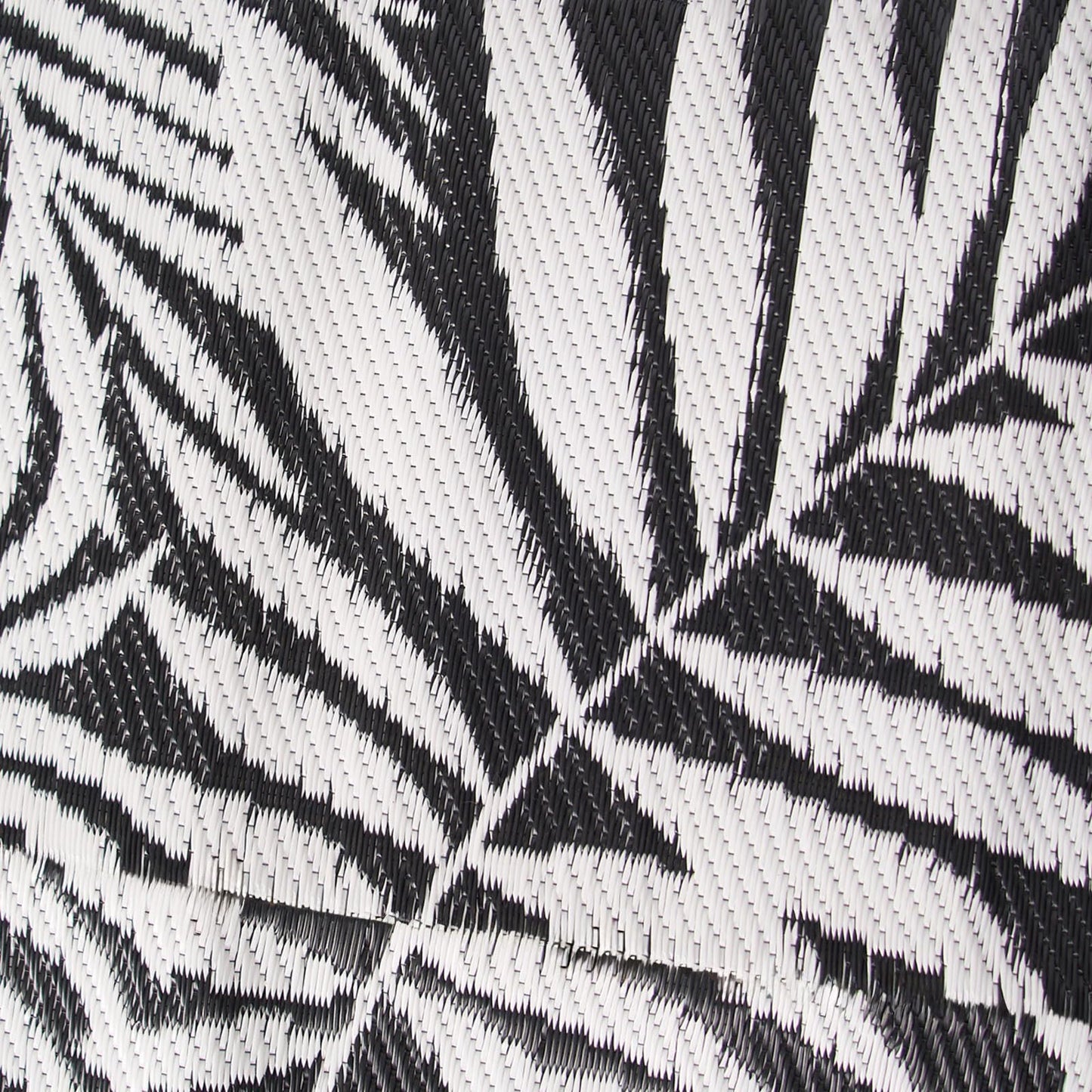 OHS Garden Rug Leaf Black/White, Large Outdoor Rug Water Resistant Foldable Area Rugs Easy Storage Reversible Mat for Summer Garden Patio Decking, 120 x 170cm