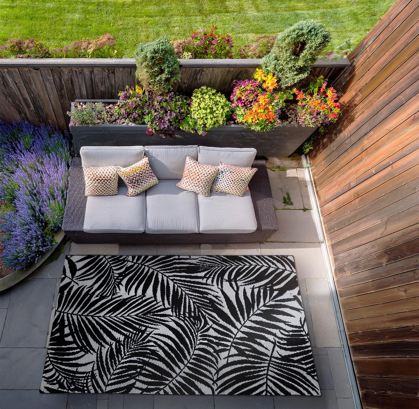 OHS Garden Rug Leaf Black/White, Large Outdoor Rug Water Resistant Foldable Area Rugs Easy Storage Reversible Mat for Summer Garden Patio Decking, 120 x 170cm