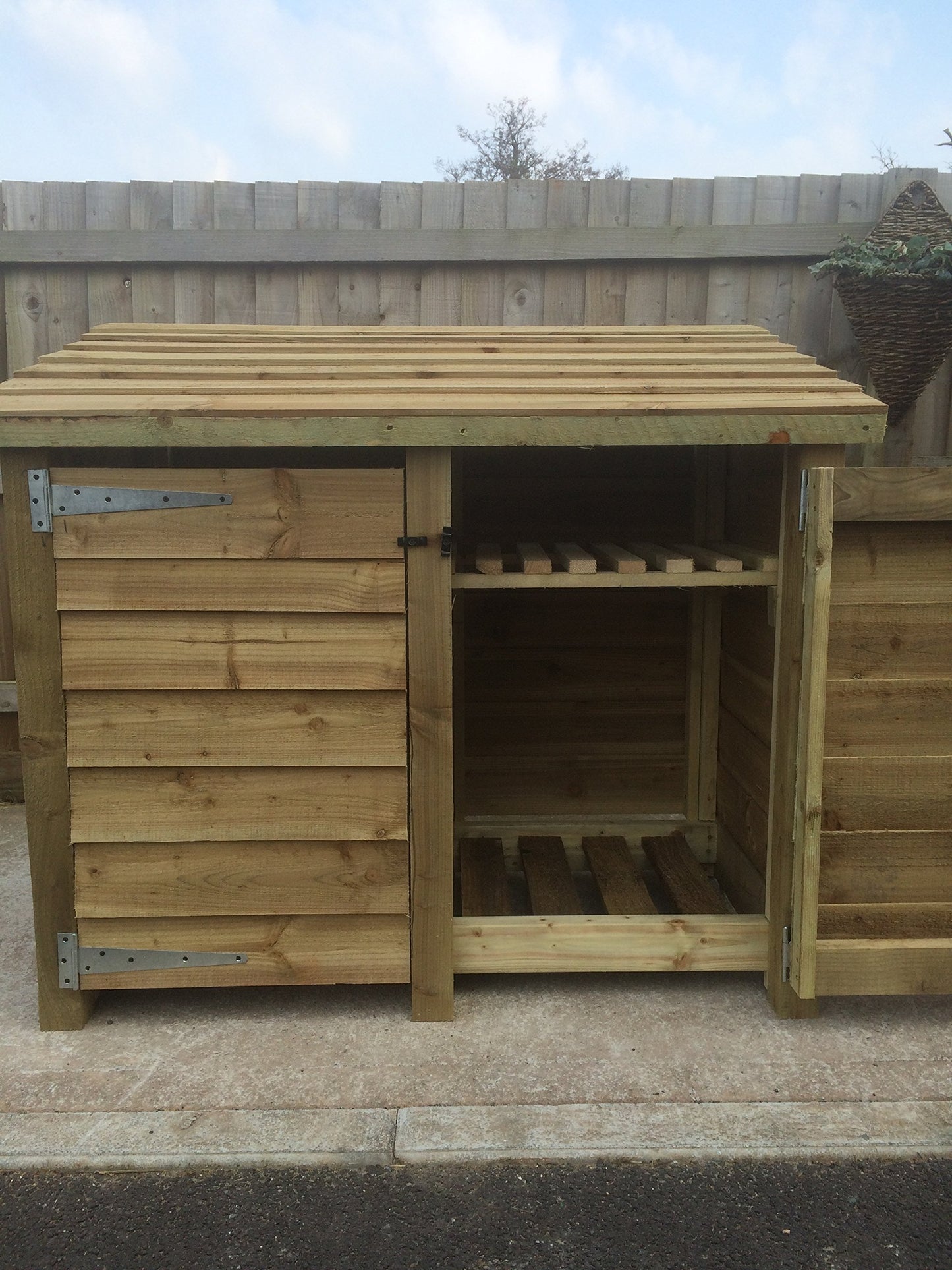 GIDLEIGH 4ft TALL WOODEN LOG STORE/GARDEN STORAGE, WITH DOORS AND KINDLING SHELF HEAVY DUTY, HAND MADE, PRESSURE TREATED