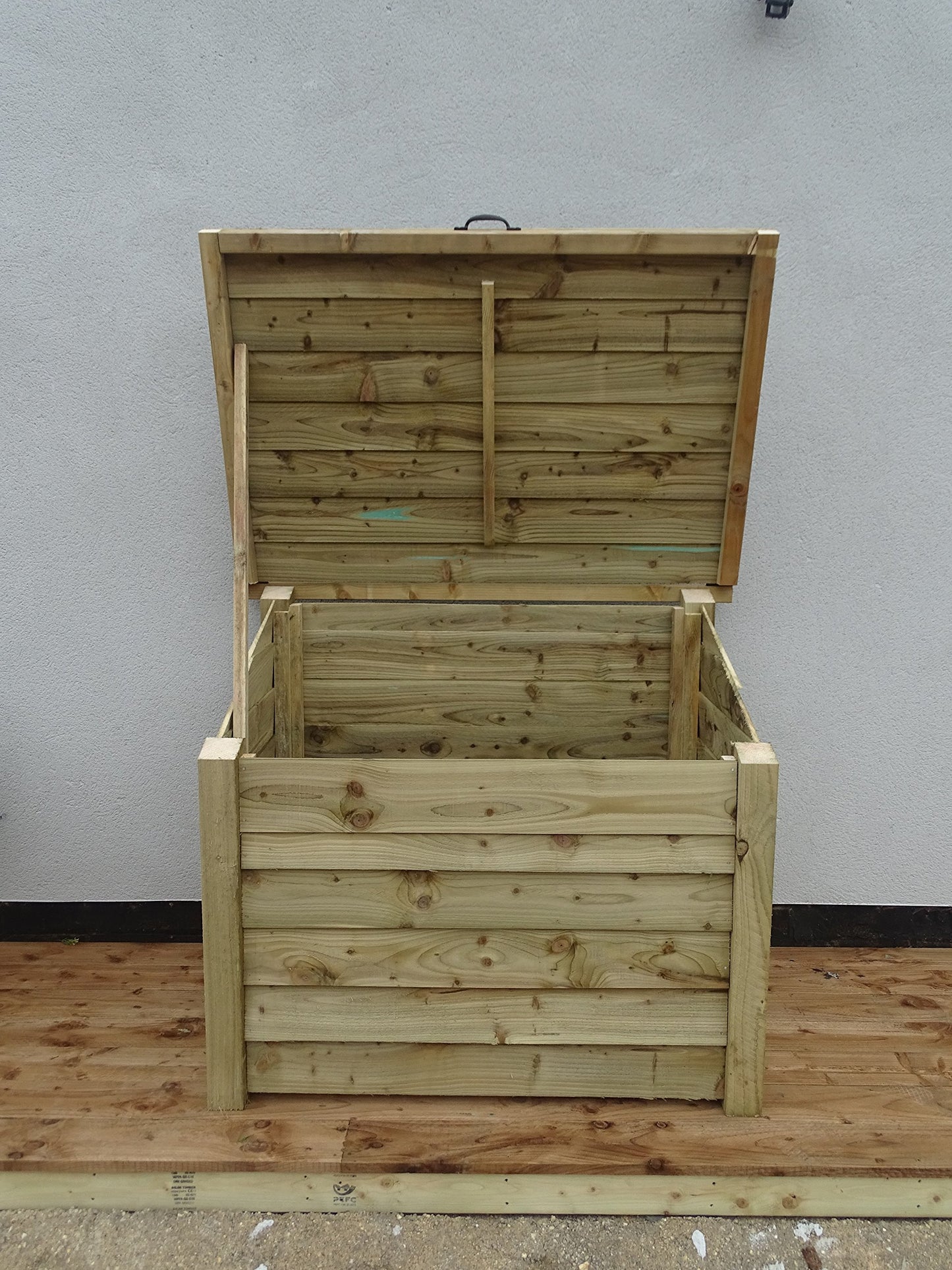Wooden Log Chest Storage (1.14 cubic meters capacity) (W-127cm, H-104cm, D-87cm) (Light Green (Natural))