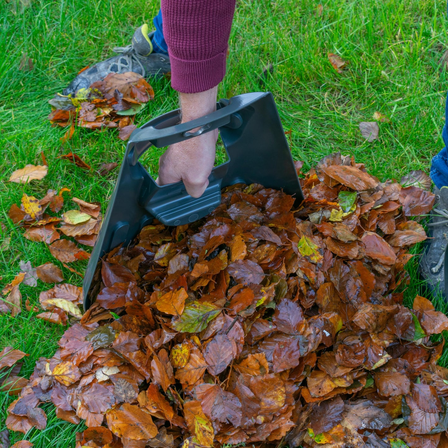 Large hand held leaf grabs garden tidy hand scoop-rakes -grabbers