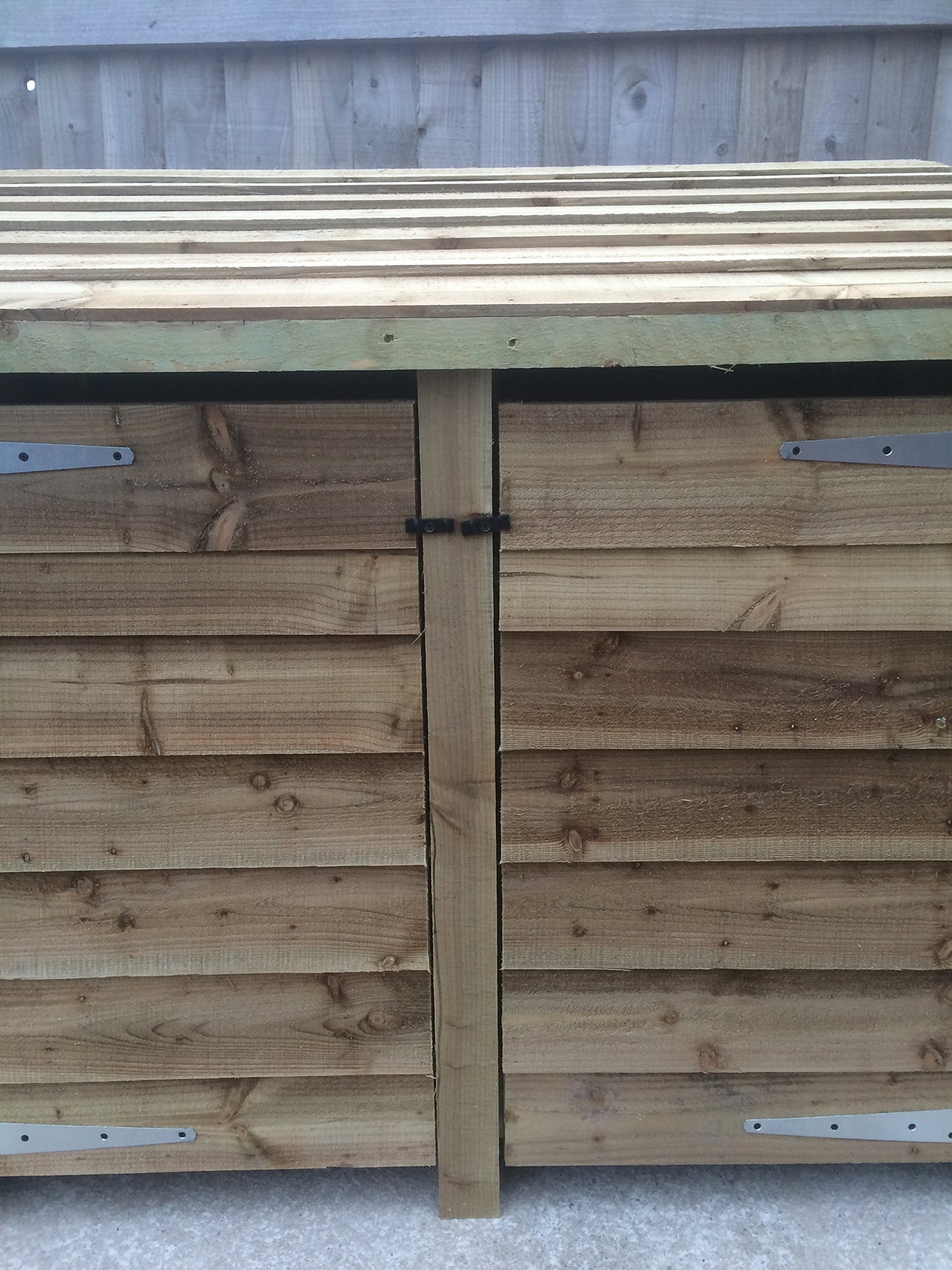 GIDLEIGH 4ft TALL WOODEN LOG STORE/GARDEN STORAGE, WITH DOORS AND KINDLING SHELF HEAVY DUTY, HAND MADE, PRESSURE TREATED