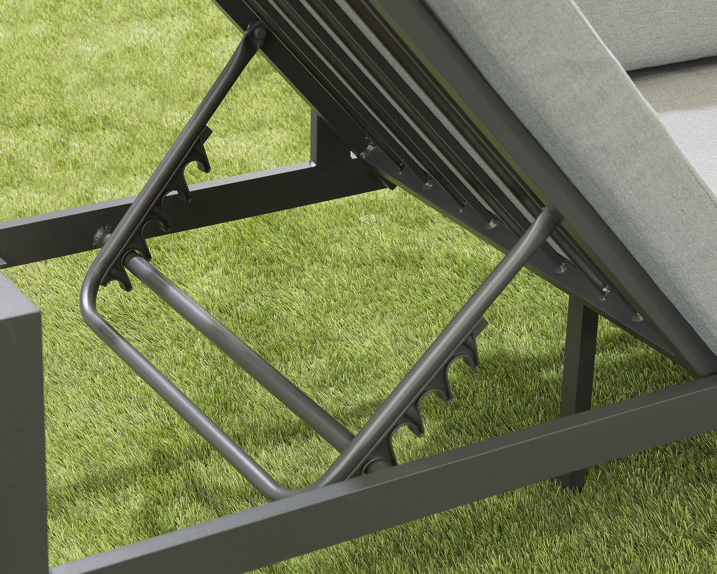 Garden Store Direct Sydney Aluminium Large Corner Lounge Set w/Textured Glass Coffee Table. Convertable Into Sunlounger. Ready Assembeled, Unpack & Enjoy!