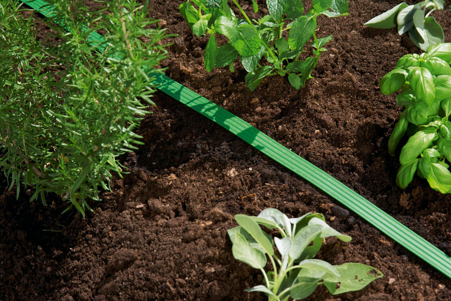 Gardena Sprinkler Hose: Fine spray sprinkler for watering elongated, narrow areas, length 15 m, ready-to-connect, green, can be individually shortened or lengthened (1998-20)