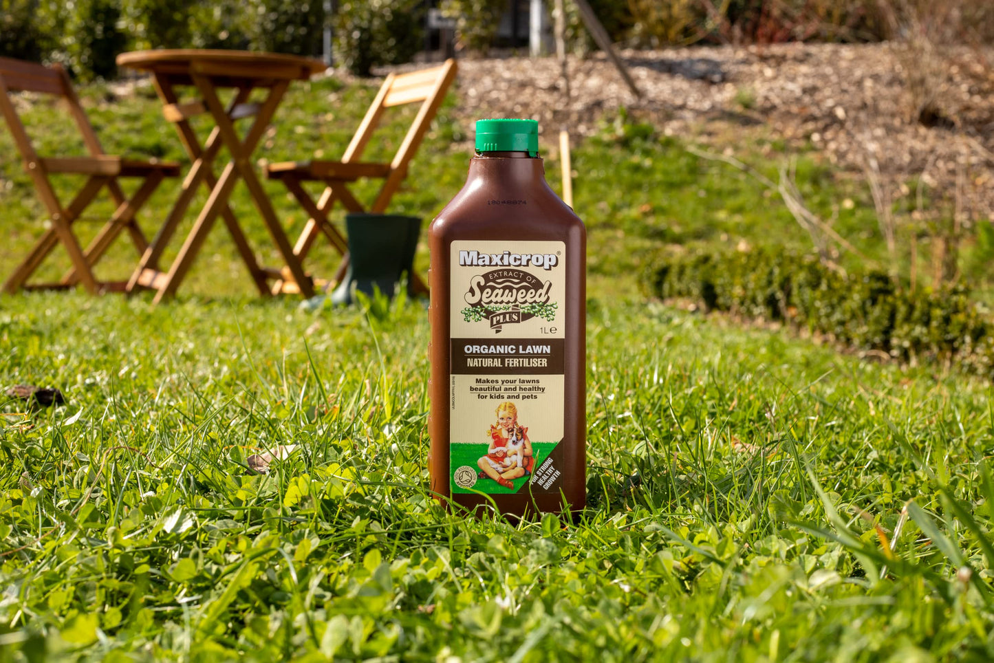 Maxicrop XOLNF61L Organic Lawn Natural Fertiliser, 1L - Natural Organic Lawn Fertiliser - with Seaweed Extract - for Strong Growth and Healthy Root Development - Lawn Nutrition - Garden Care, Brown