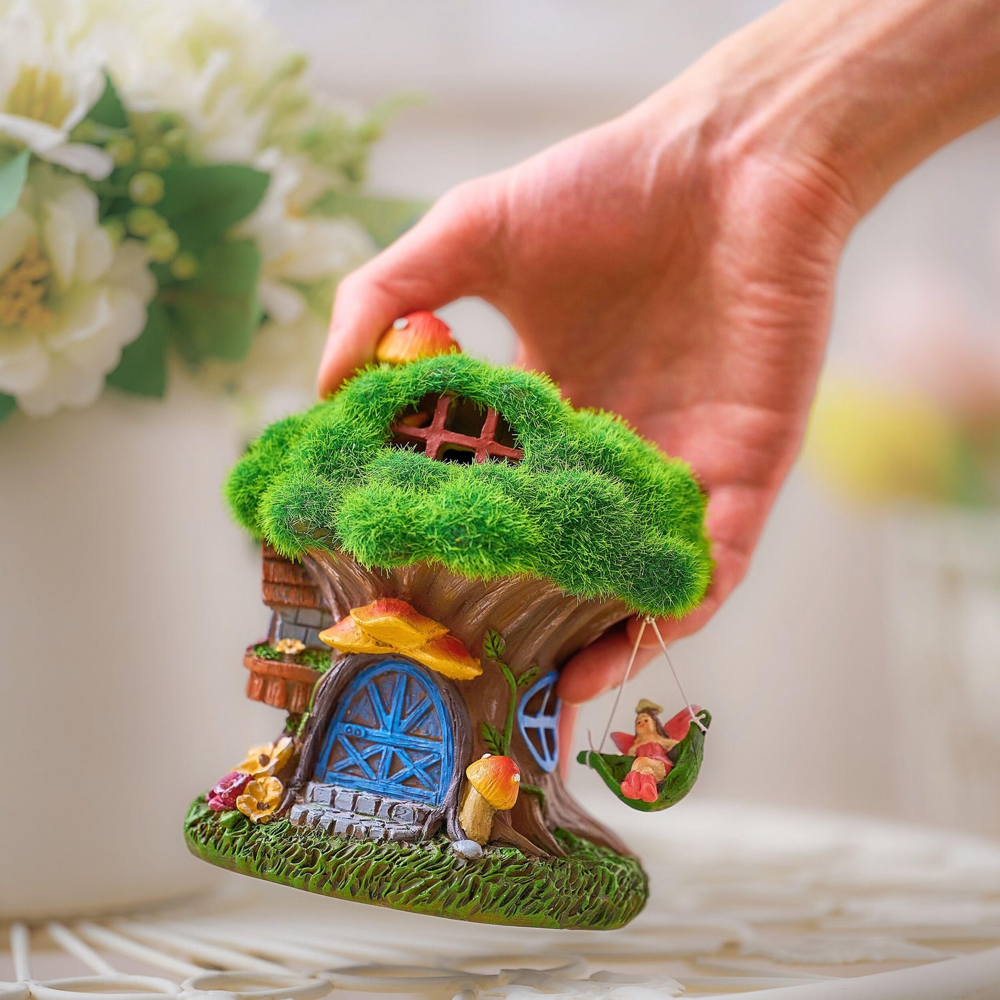 TERESA'S COLLECTIONS Garden Ornaments Outdoors, Solar Green Tree House with Swinging Fairy, Waterproof Resin Fairy House Ornaments, Indoor Outdoor 13CM